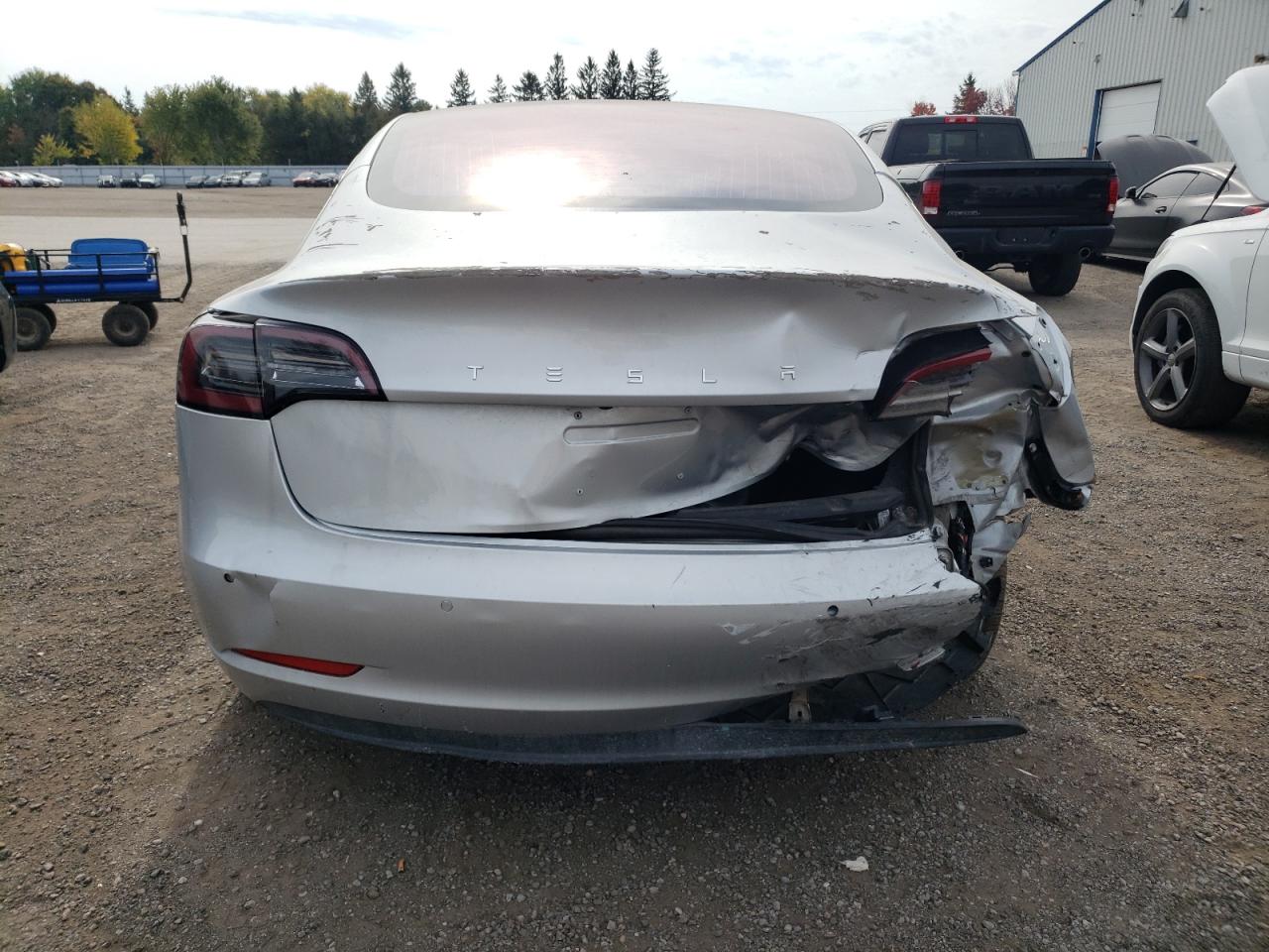 Photo 5 VIN: 5YJ3E1EA0JF028986 - TESLA MODEL 3 