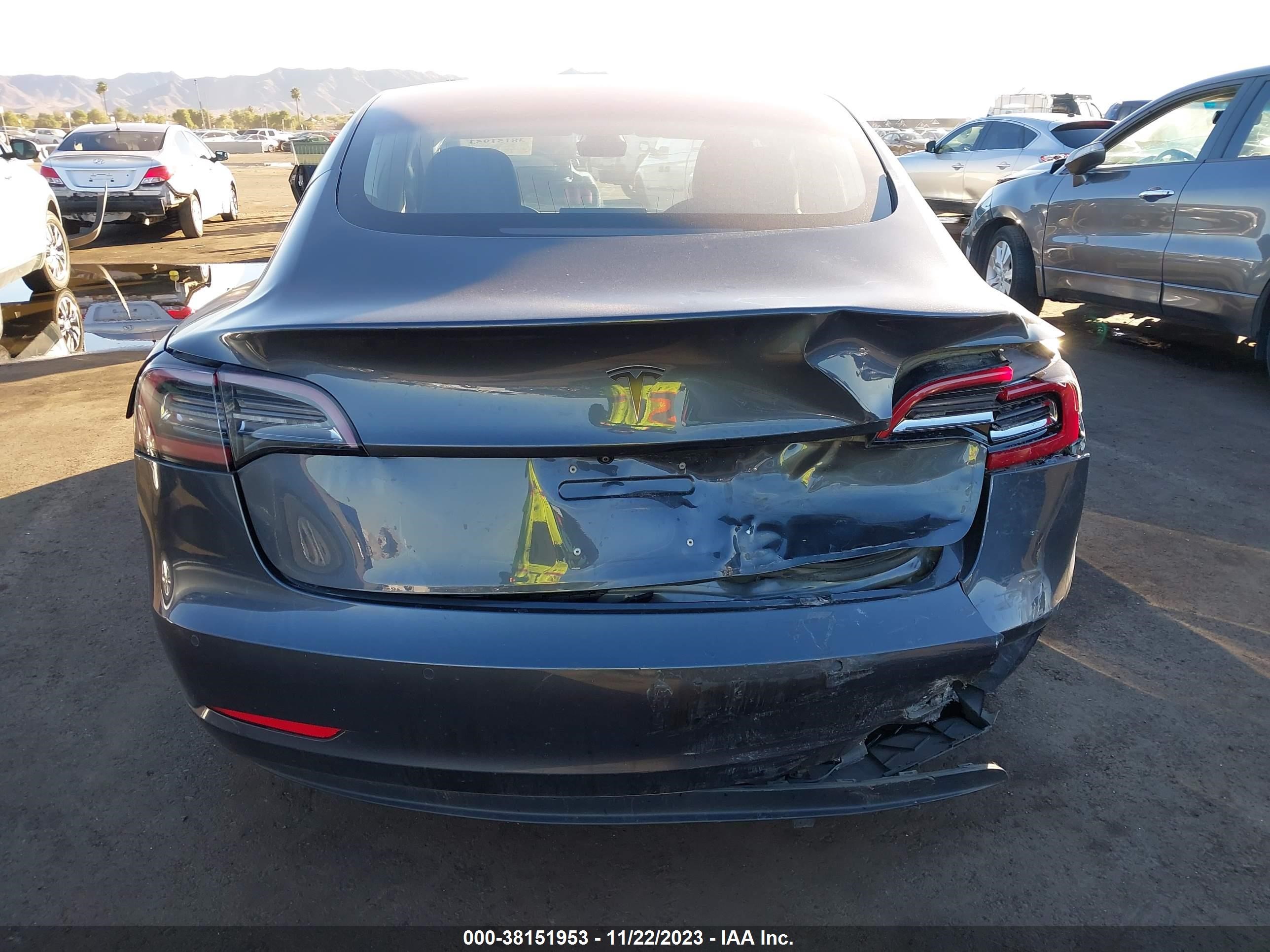 Photo 15 VIN: 5YJ3E1EA0JF036831 - TESLA MODEL 3 