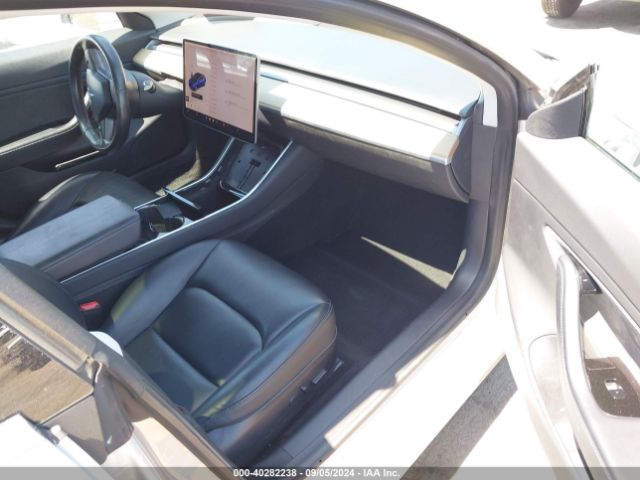 Photo 4 VIN: 5YJ3E1EA0JF048476 - TESLA MODEL 3 