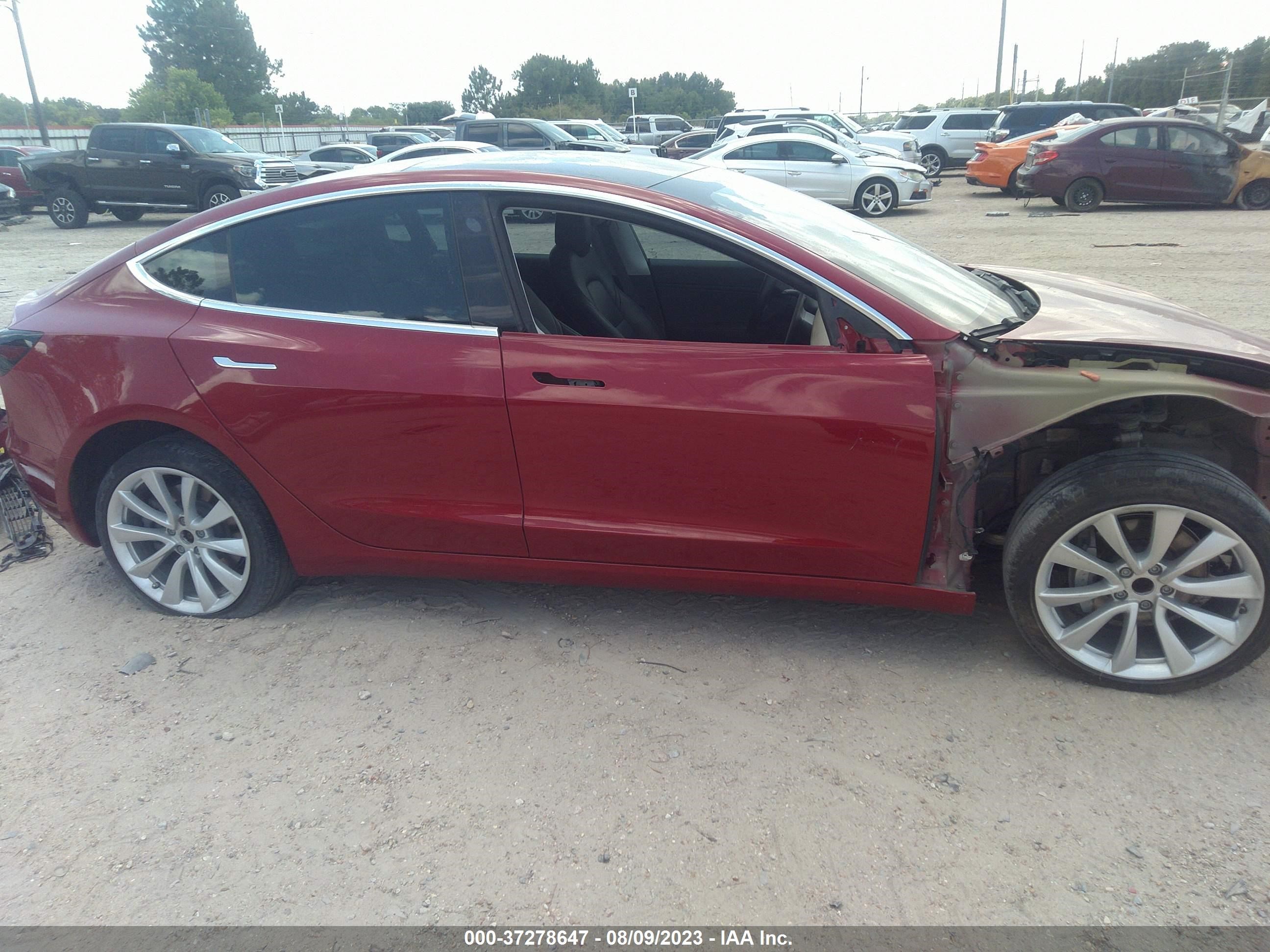 Photo 12 VIN: 5YJ3E1EA0JF051703 - TESLA MODEL 3 