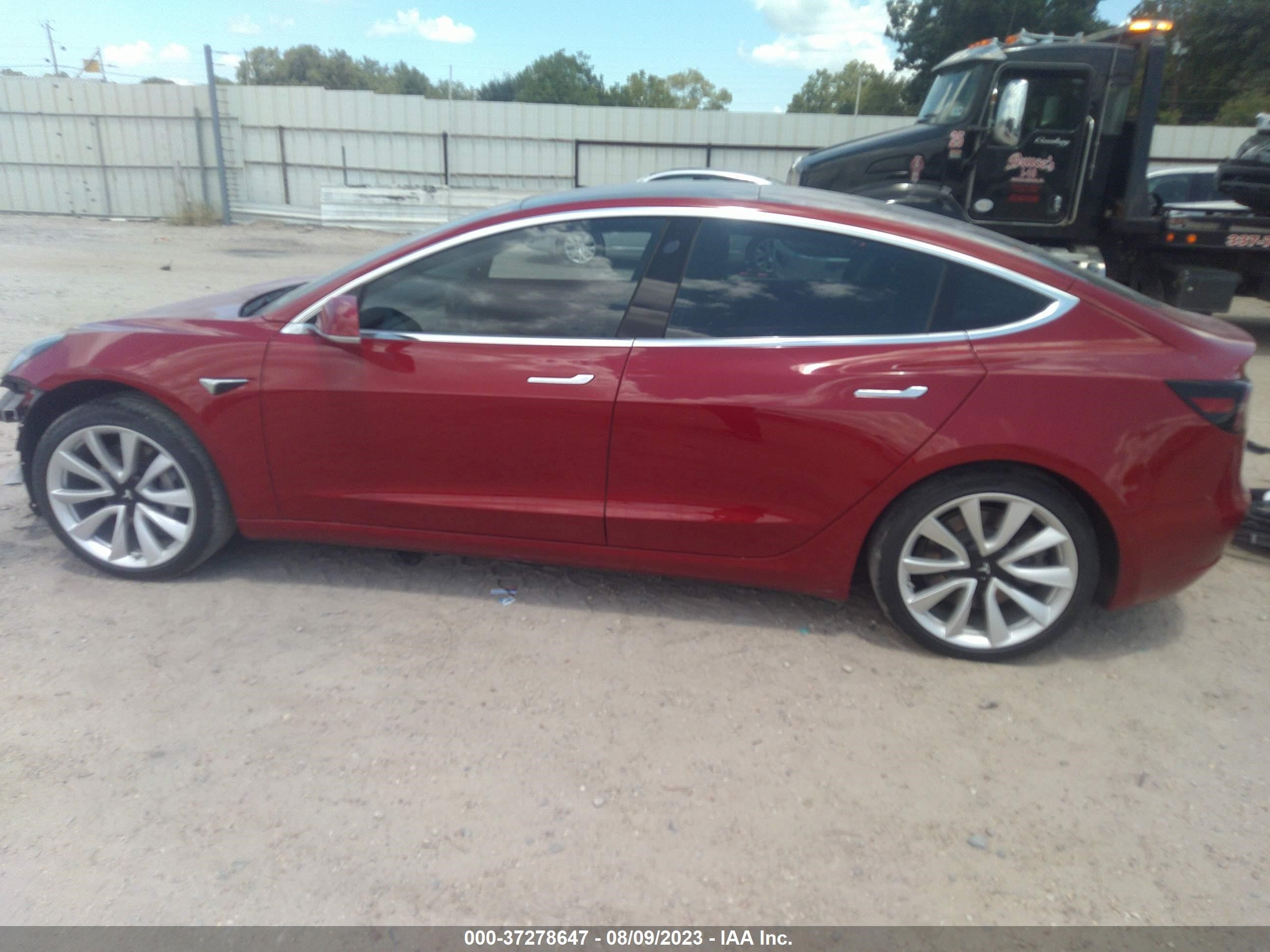 Photo 13 VIN: 5YJ3E1EA0JF051703 - TESLA MODEL 3 