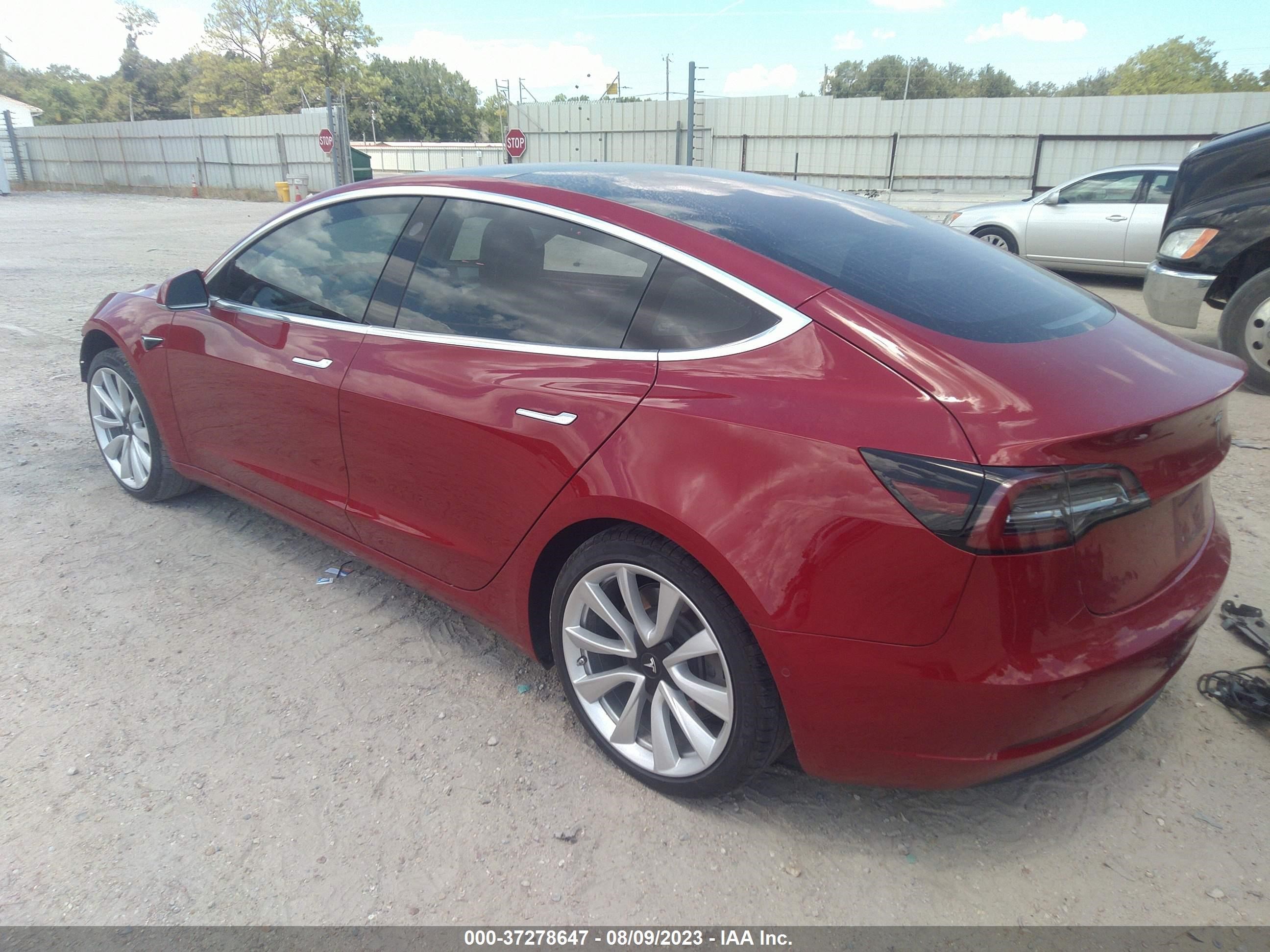 Photo 2 VIN: 5YJ3E1EA0JF051703 - TESLA MODEL 3 