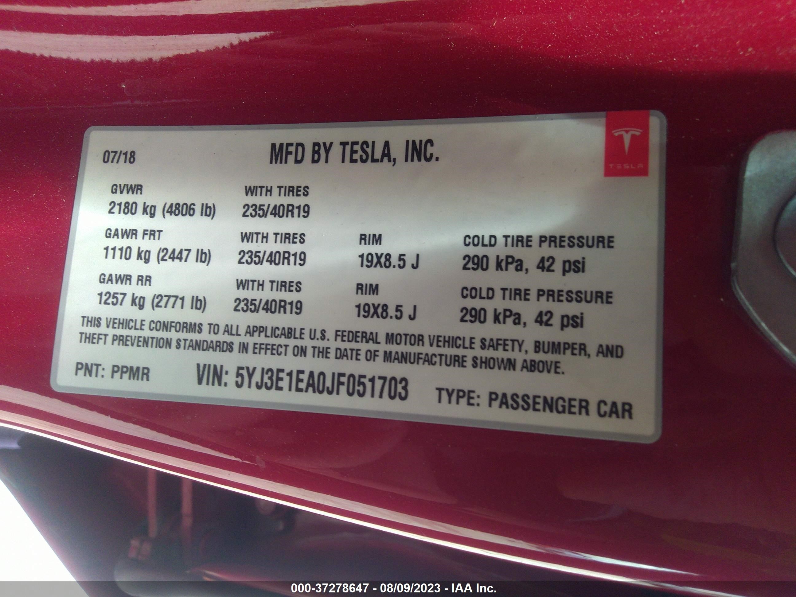 Photo 8 VIN: 5YJ3E1EA0JF051703 - TESLA MODEL 3 