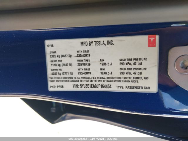 Photo 8 VIN: 5YJ3E1EA0JF164454 - TESLA MODEL 3 