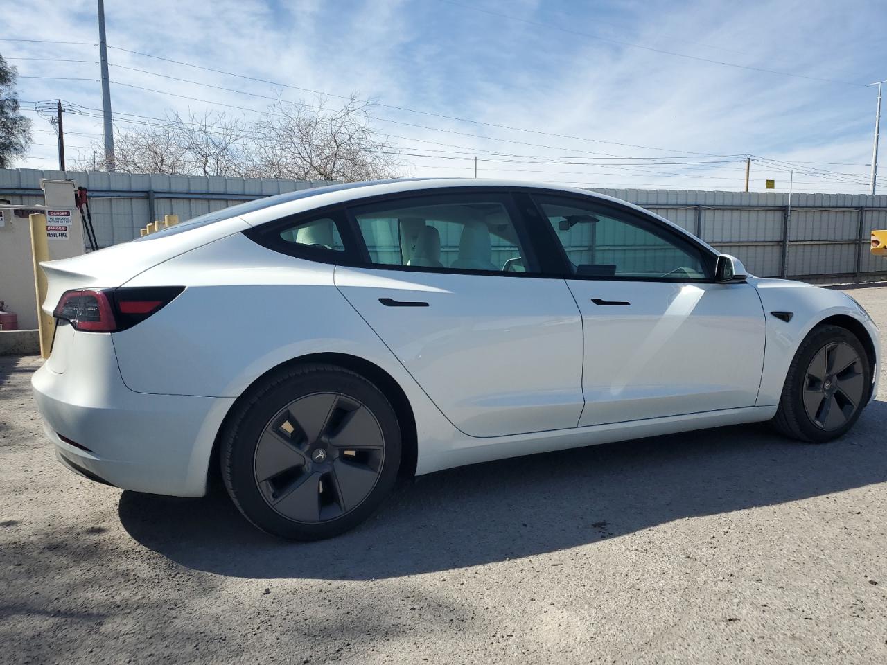 Photo 2 VIN: 5YJ3E1EA0PF498864 - TESLA MODEL 3 