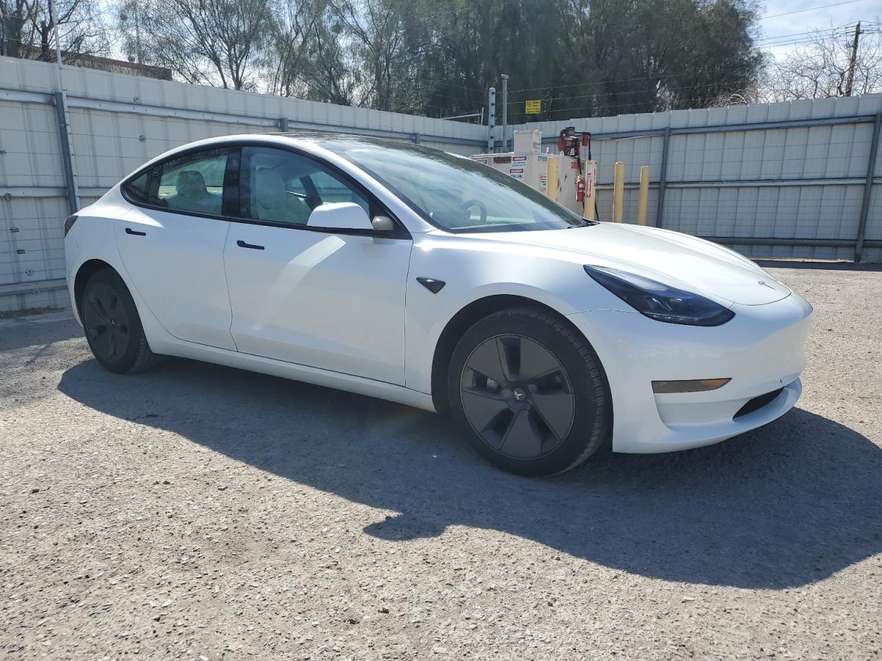 Photo 3 VIN: 5YJ3E1EA0PF498864 - TESLA MODEL 3 