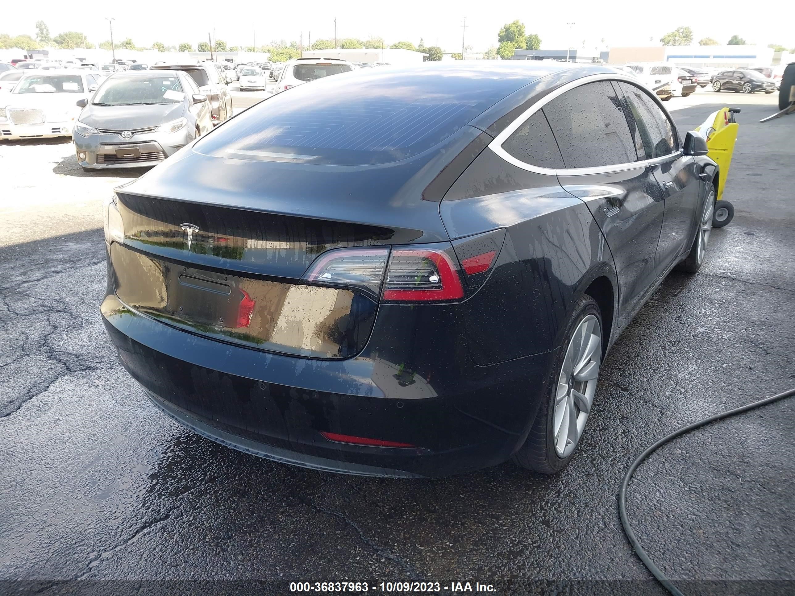 Photo 3 VIN: 5YJ3E1EA1JF013283 - TESLA MODEL 3 