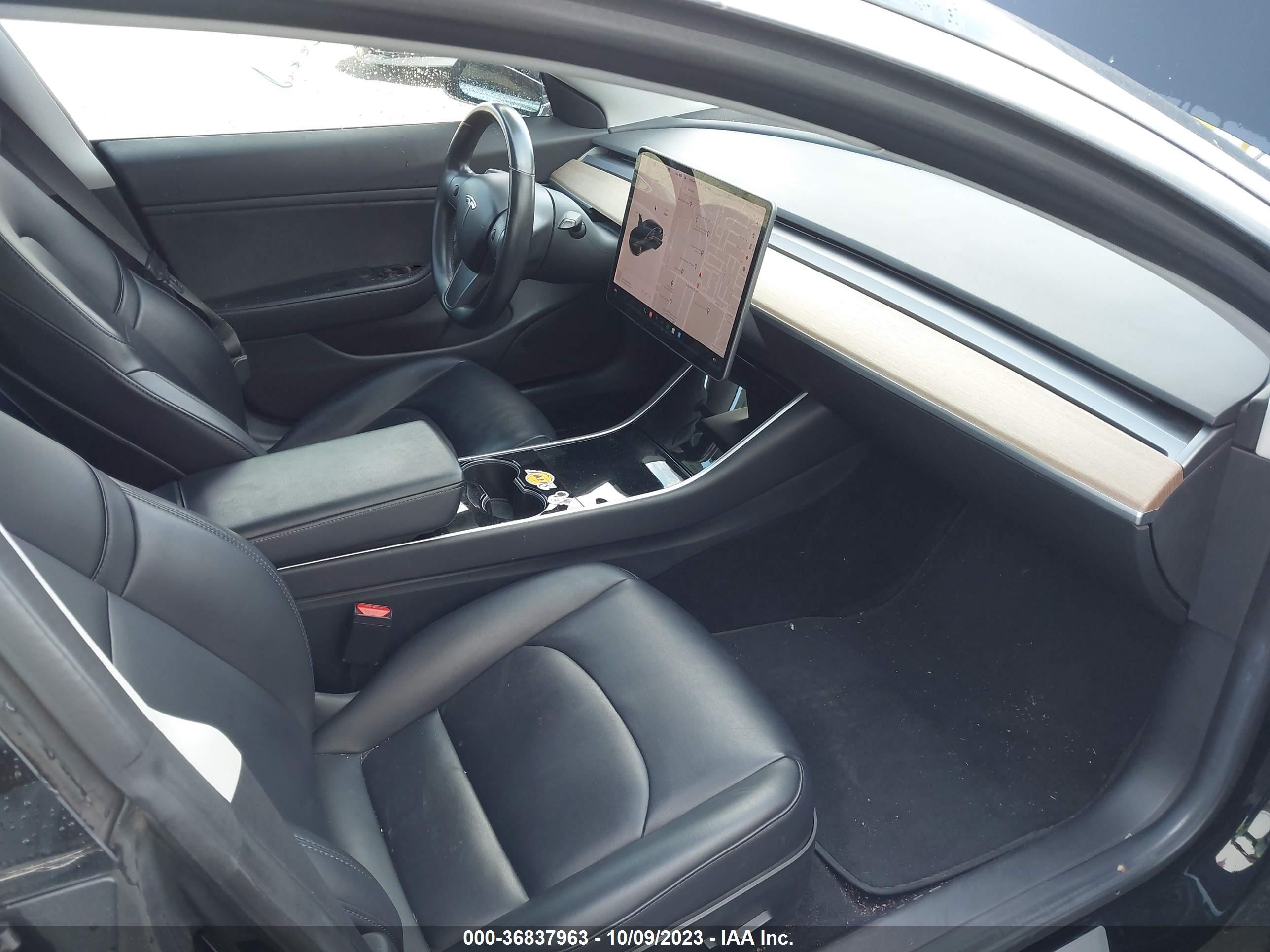 Photo 4 VIN: 5YJ3E1EA1JF013283 - TESLA MODEL 3 