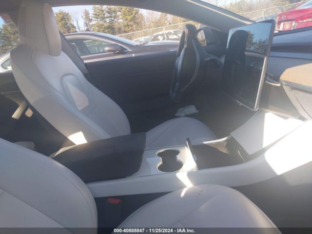 Photo 4 VIN: 5YJ3E1EA1JF026776 - TESLA MODEL 3 