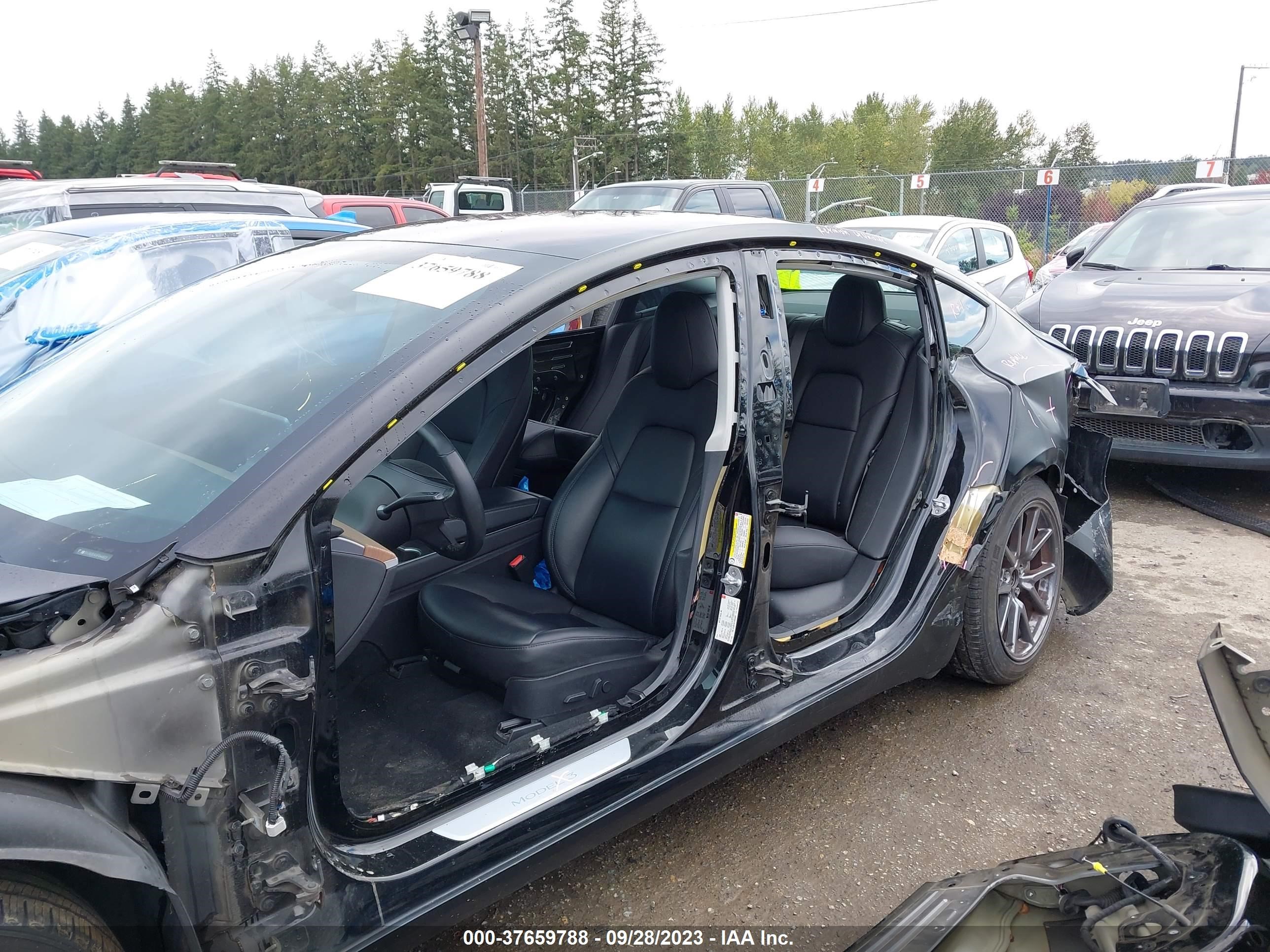 Photo 5 VIN: 5YJ3E1EA1JF044503 - TESLA MODEL 3 