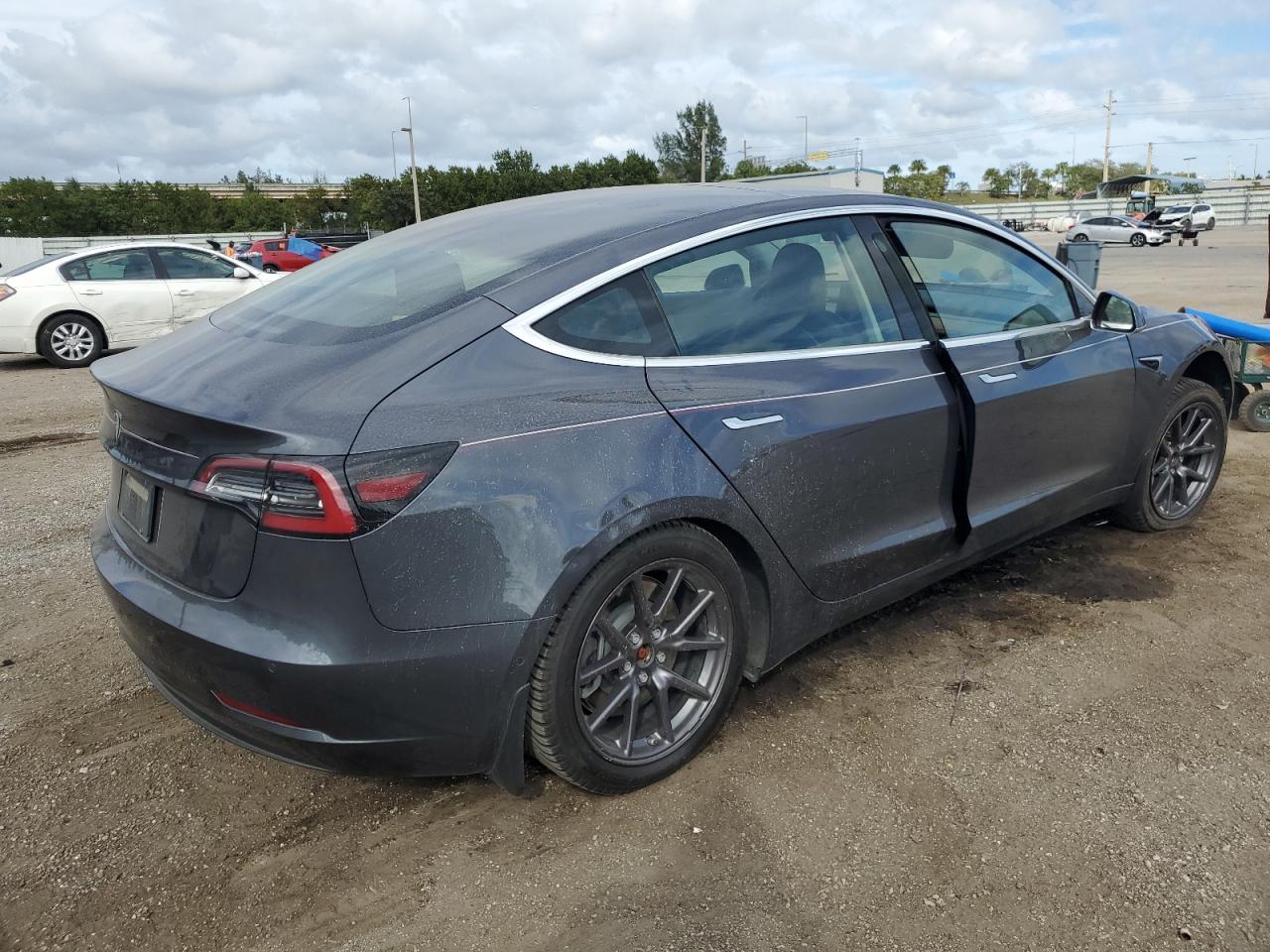 Photo 2 VIN: 5YJ3E1EA1KF306988 - TESLA MODEL 3 