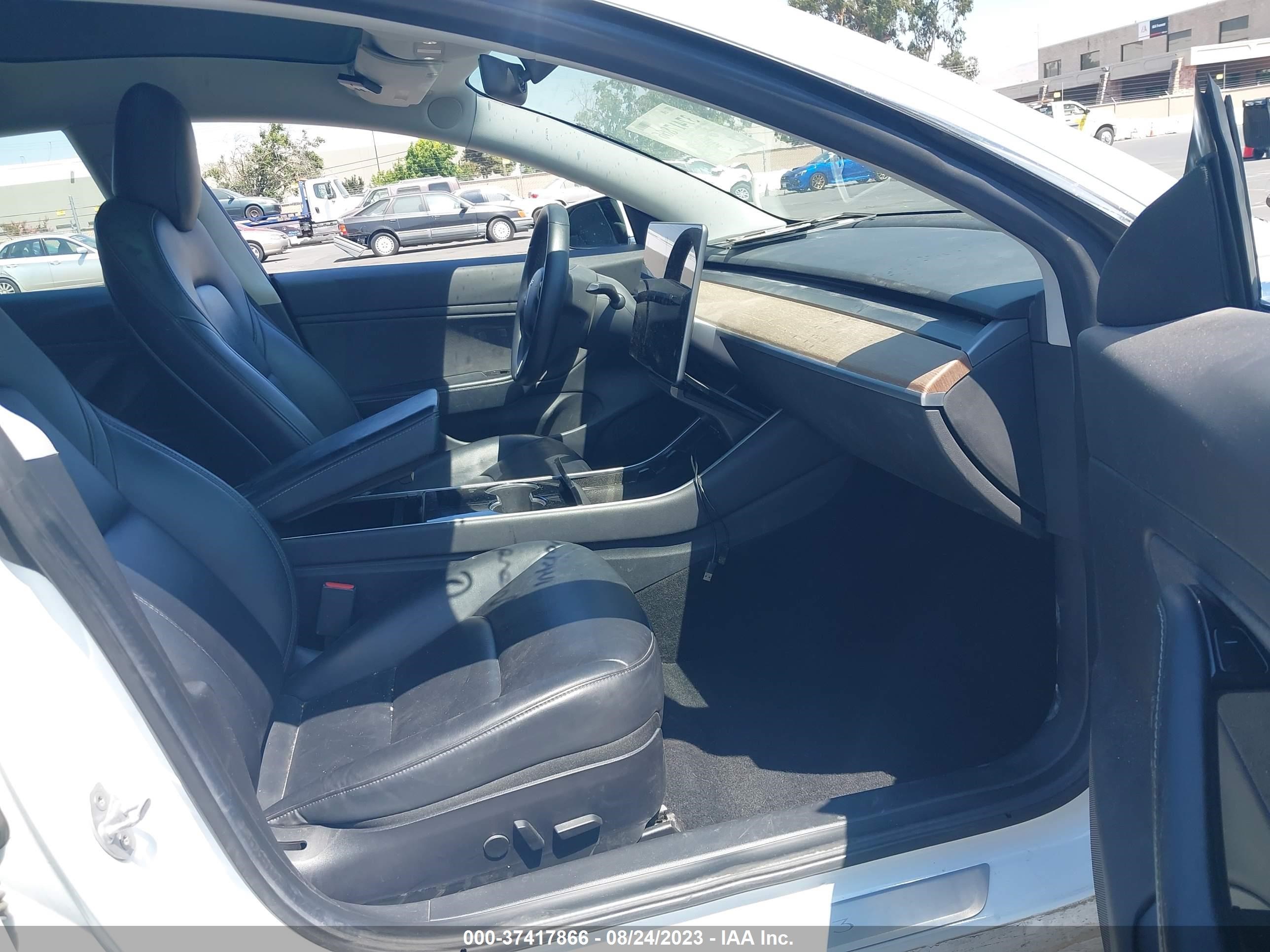 Photo 4 VIN: 5YJ3E1EA1KF425270 - TESLA MODEL 3 