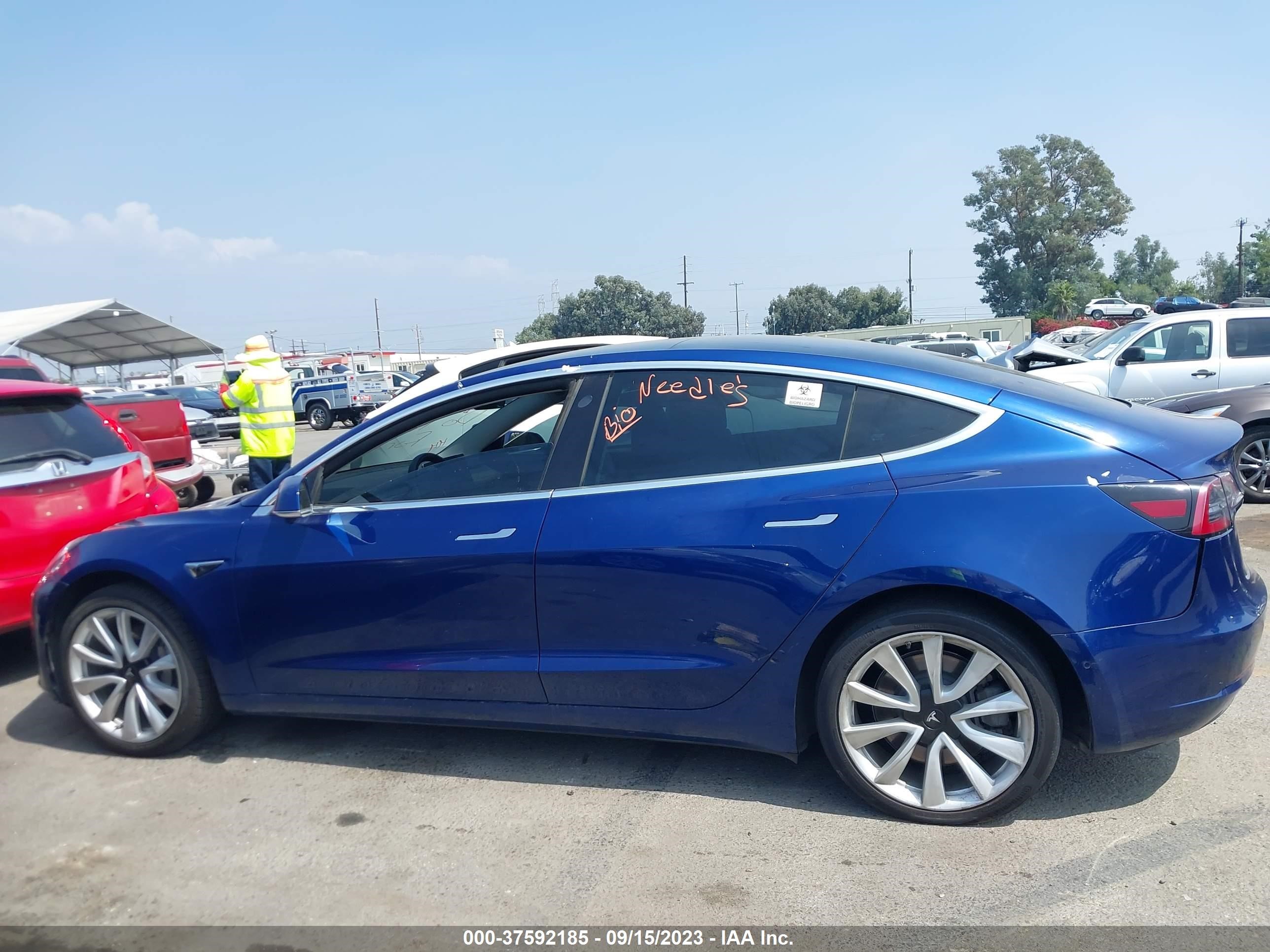 Photo 8 VIN: 5YJ3E1EA1KF495335 - TESLA MODEL 3 