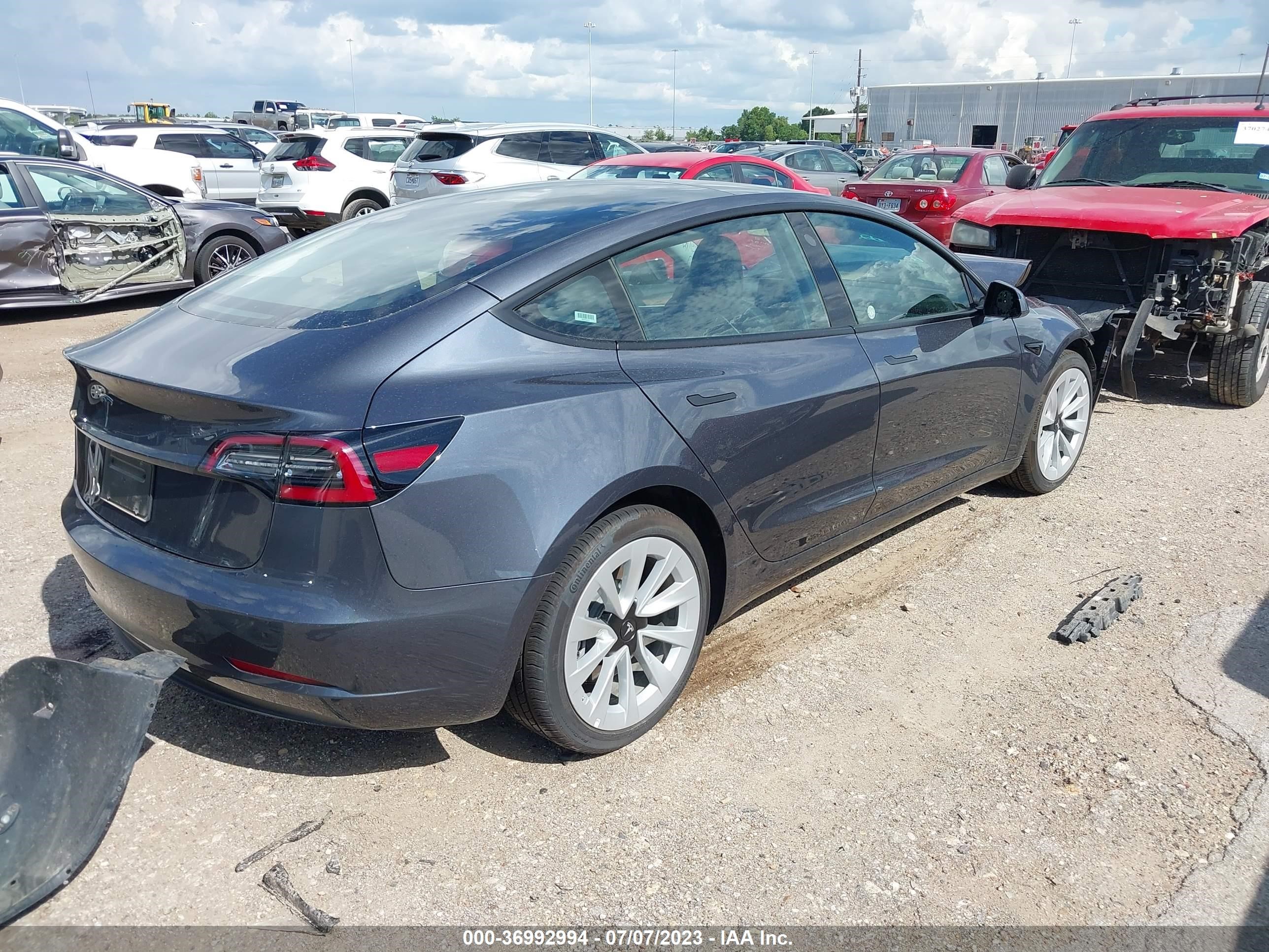 Photo 3 VIN: 5YJ3E1EA1PF384386 - TESLA MODEL 3 