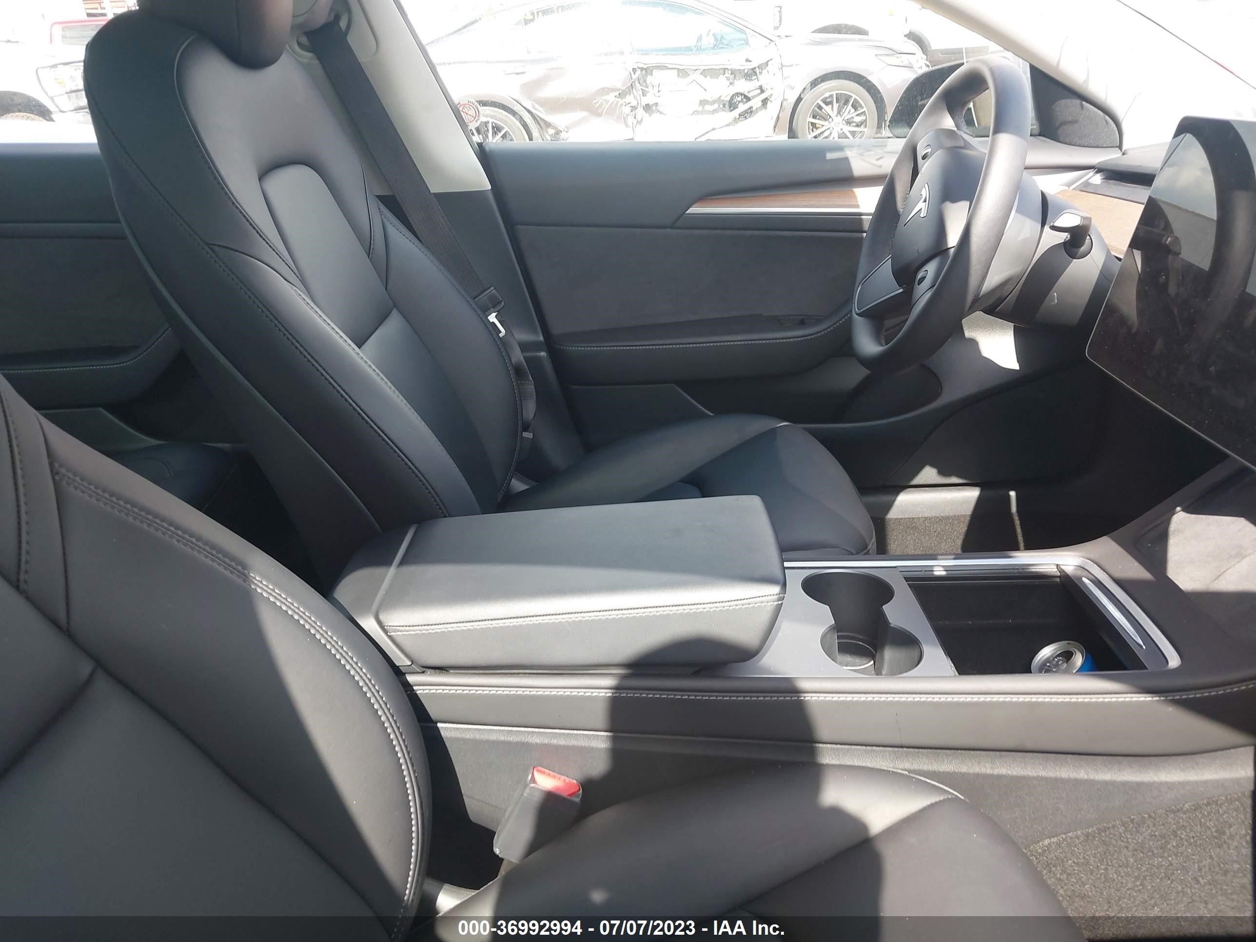 Photo 4 VIN: 5YJ3E1EA1PF384386 - TESLA MODEL 3 