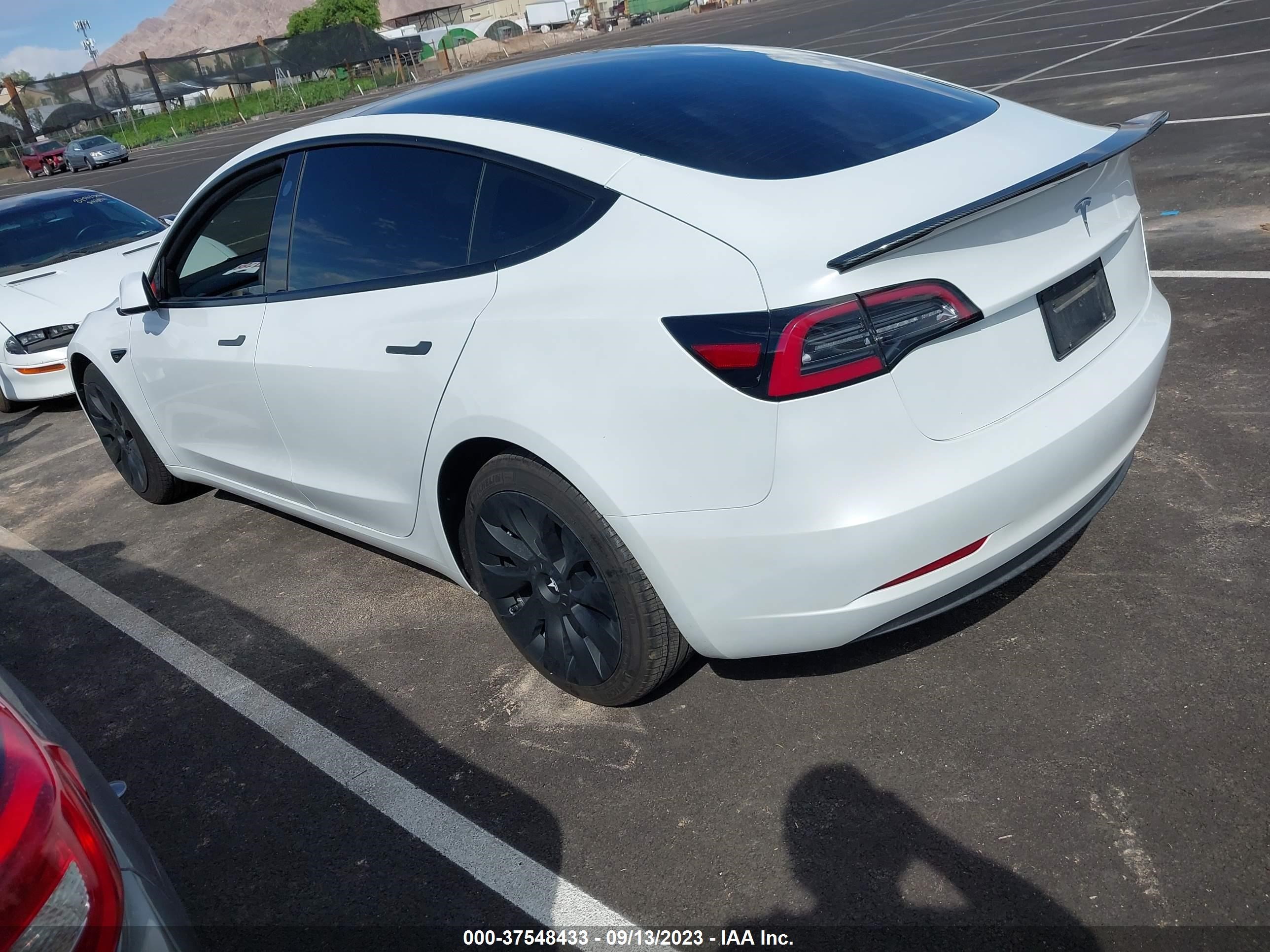 Photo 2 VIN: 5YJ3E1EA1PF501402 - TESLA MODEL 3 