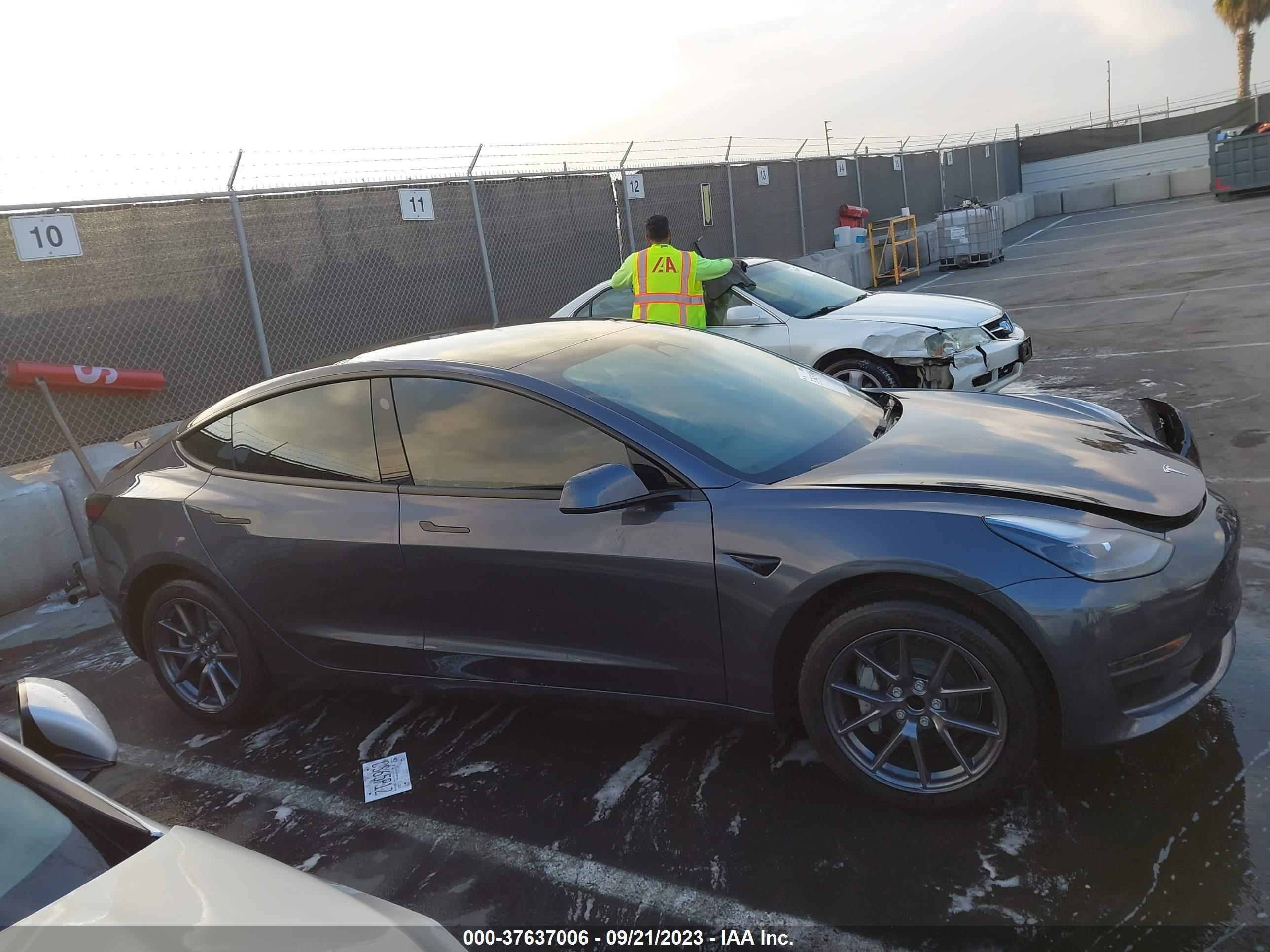 Photo 11 VIN: 5YJ3E1EA1PF644494 - TESLA MODEL 3 