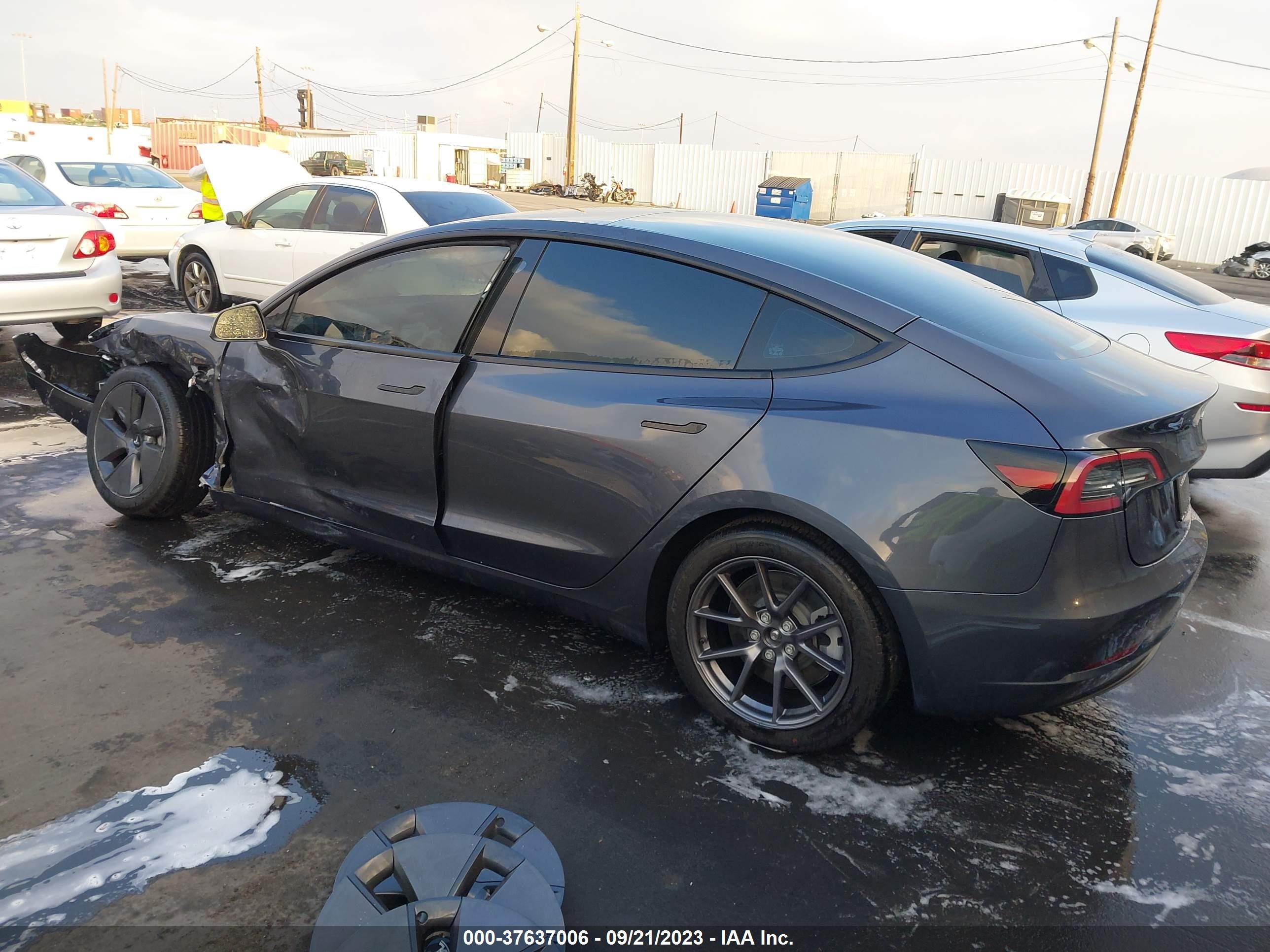 Photo 2 VIN: 5YJ3E1EA1PF644494 - TESLA MODEL 3 