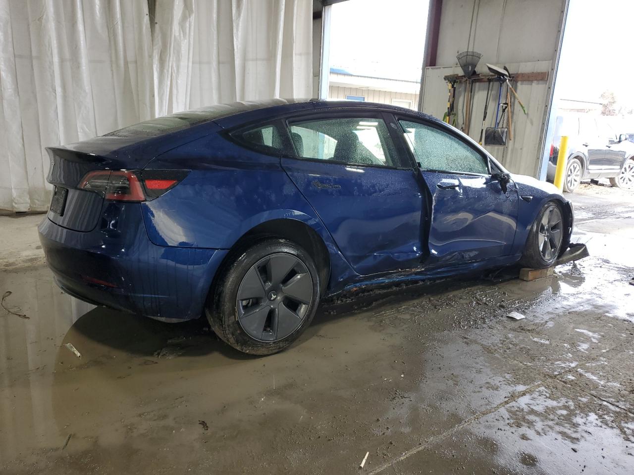 Photo 2 VIN: 5YJ3E1EA1PF684817 - TESLA MODEL 3 