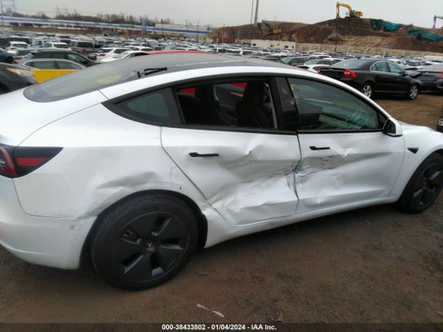 Photo 5 VIN: 5YJ3E1EA1PF694358 - TESLA MODEL 3 