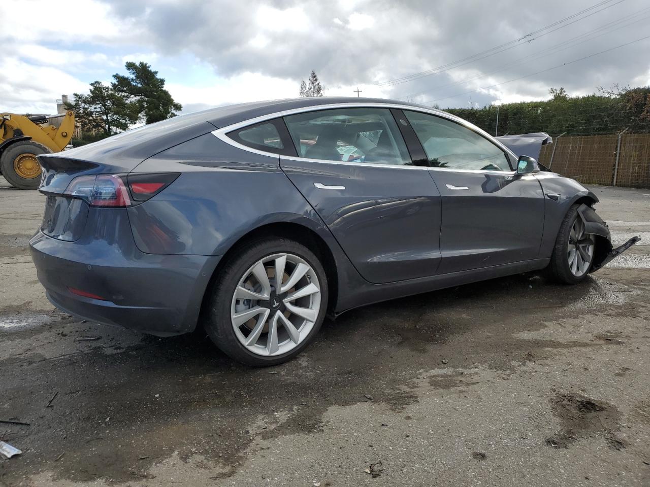 Photo 2 VIN: 5YJ3E1EA2JF023952 - TESLA MODEL 3 