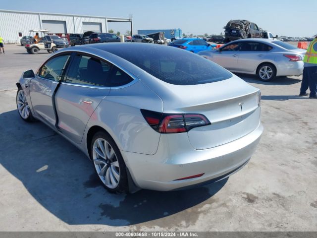 Photo 2 VIN: 5YJ3E1EA2JF049984 - TESLA MODEL 3 