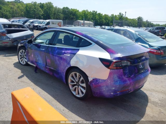 Photo 2 VIN: 5YJ3E1EA2JF057275 - TESLA MODEL 3 