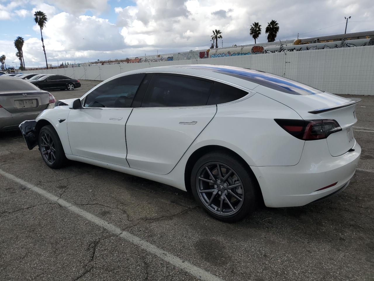 Photo 1 VIN: 5YJ3E1EA2JF098750 - TESLA MODEL 3 