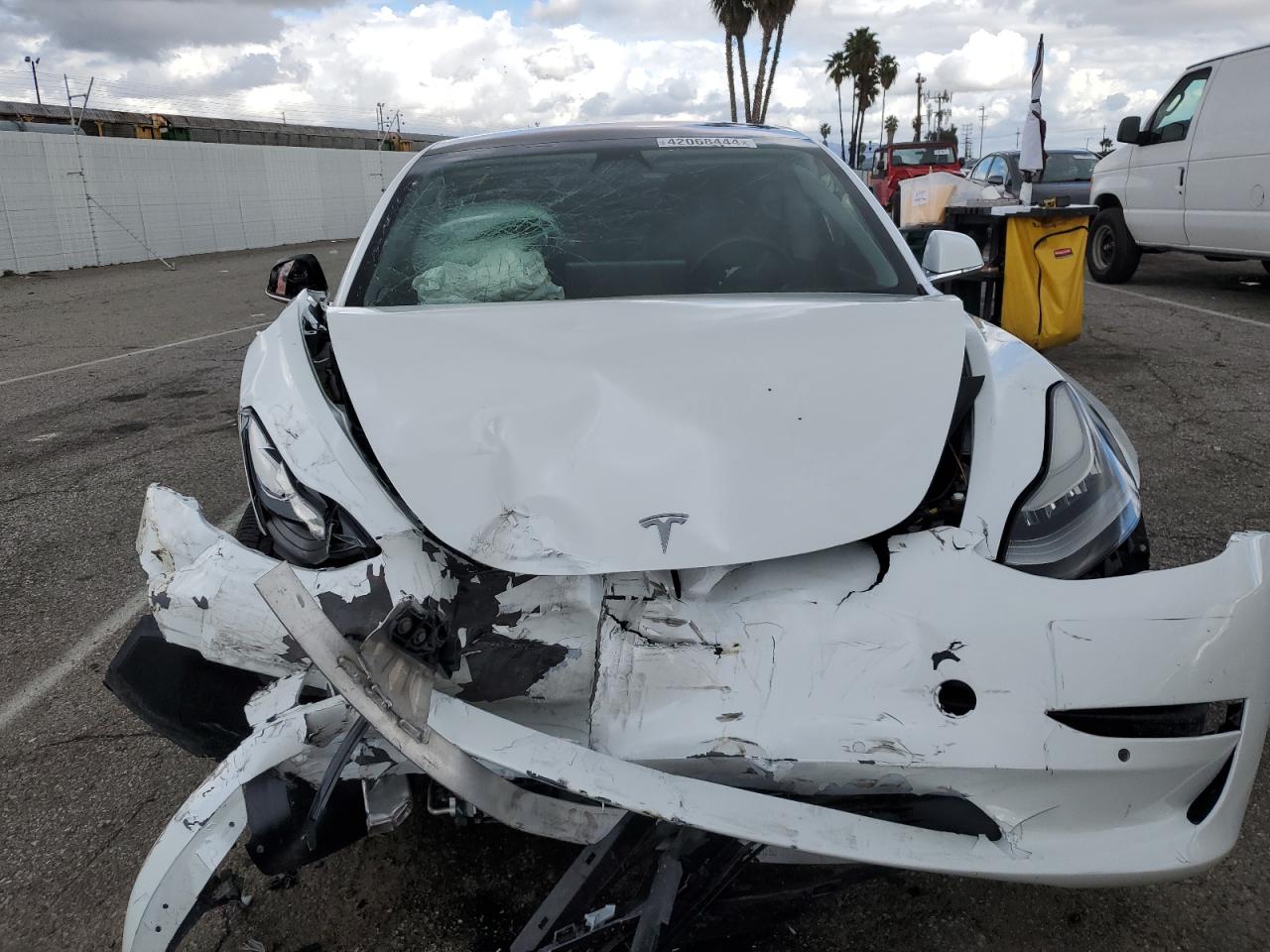 Photo 4 VIN: 5YJ3E1EA2JF098750 - TESLA MODEL 3 