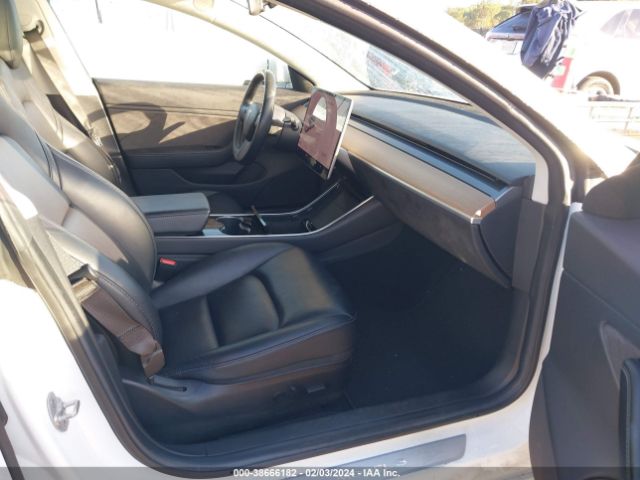 Photo 4 VIN: 5YJ3E1EA2JF108242 - TESLA MODEL 3 