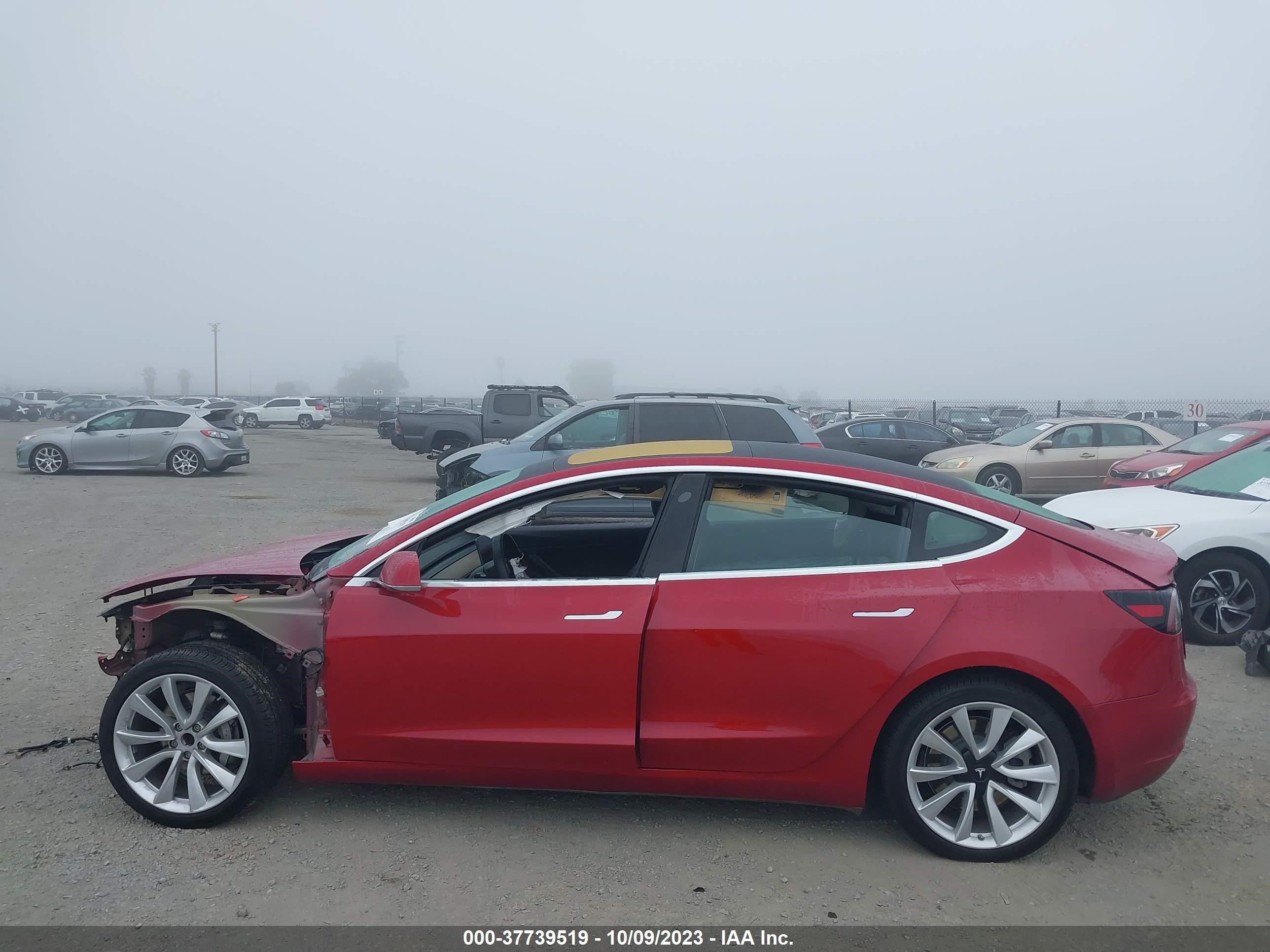 Photo 13 VIN: 5YJ3E1EA2JF163595 - TESLA MODEL 3 