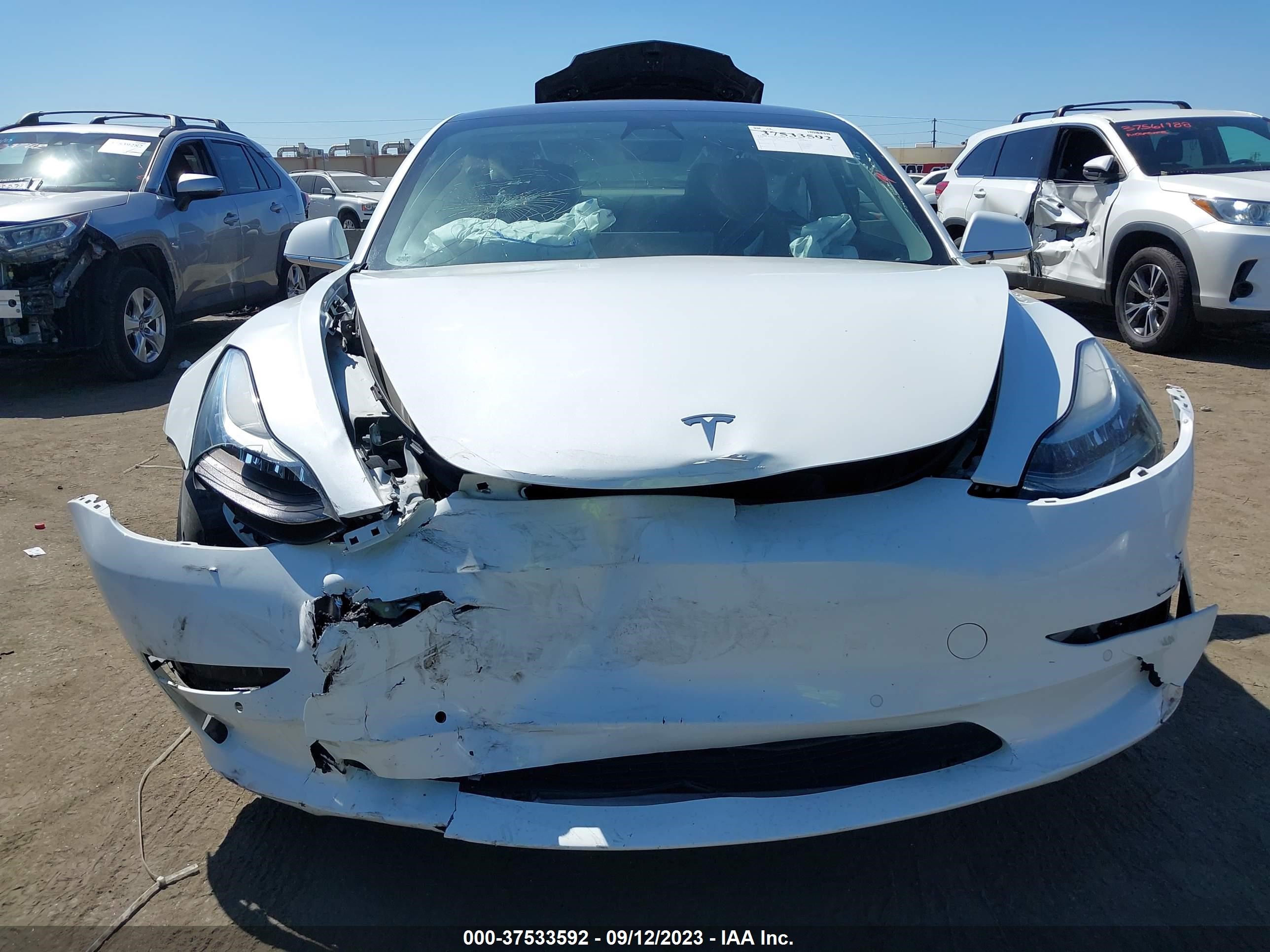 Photo 5 VIN: 5YJ3E1EA2JF164729 - TESLA MODEL 3 