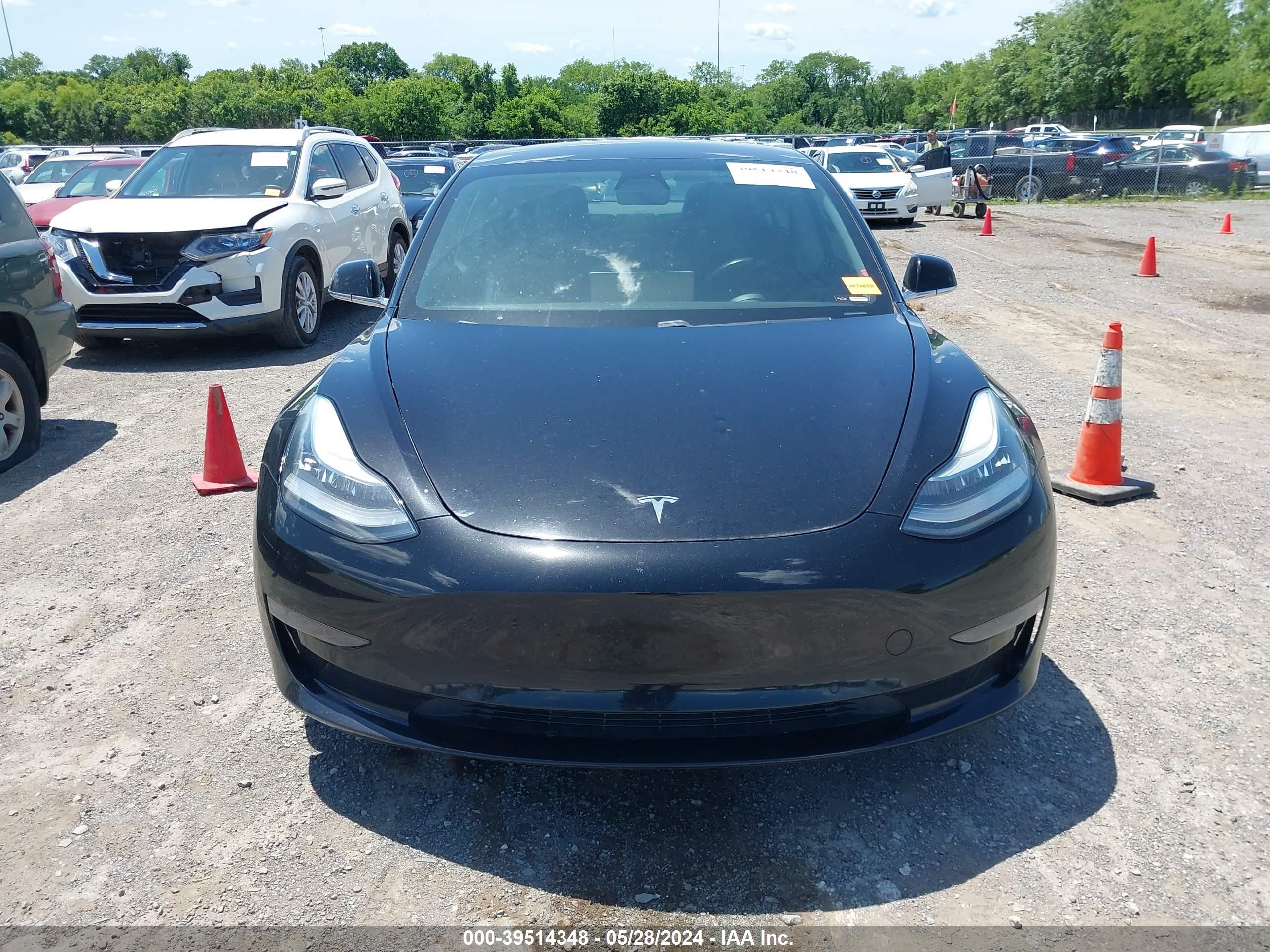 Photo 10 VIN: 5YJ3E1EA2KF305977 - TESLA MODEL 3 