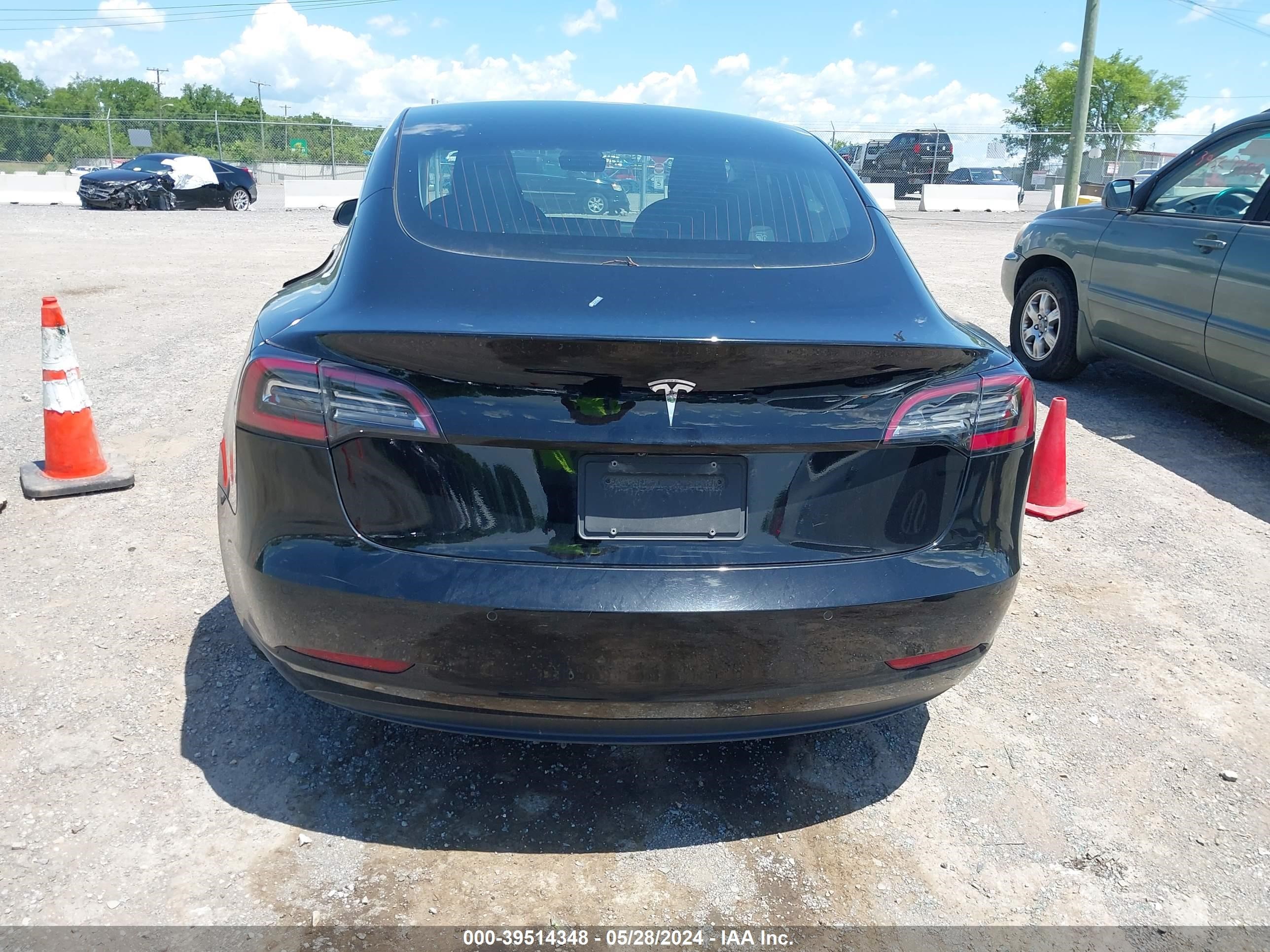 Photo 14 VIN: 5YJ3E1EA2KF305977 - TESLA MODEL 3 