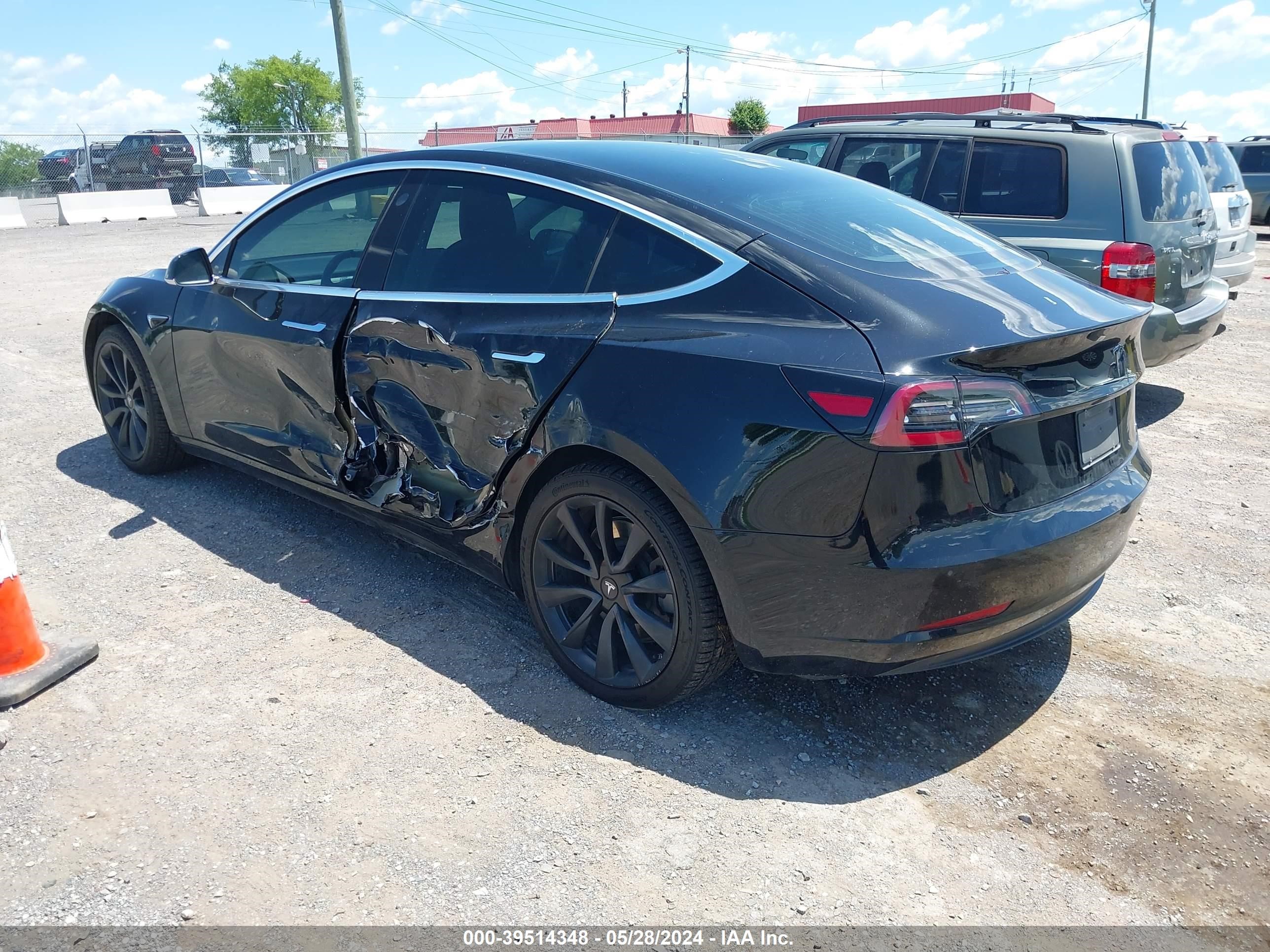 Photo 2 VIN: 5YJ3E1EA2KF305977 - TESLA MODEL 3 