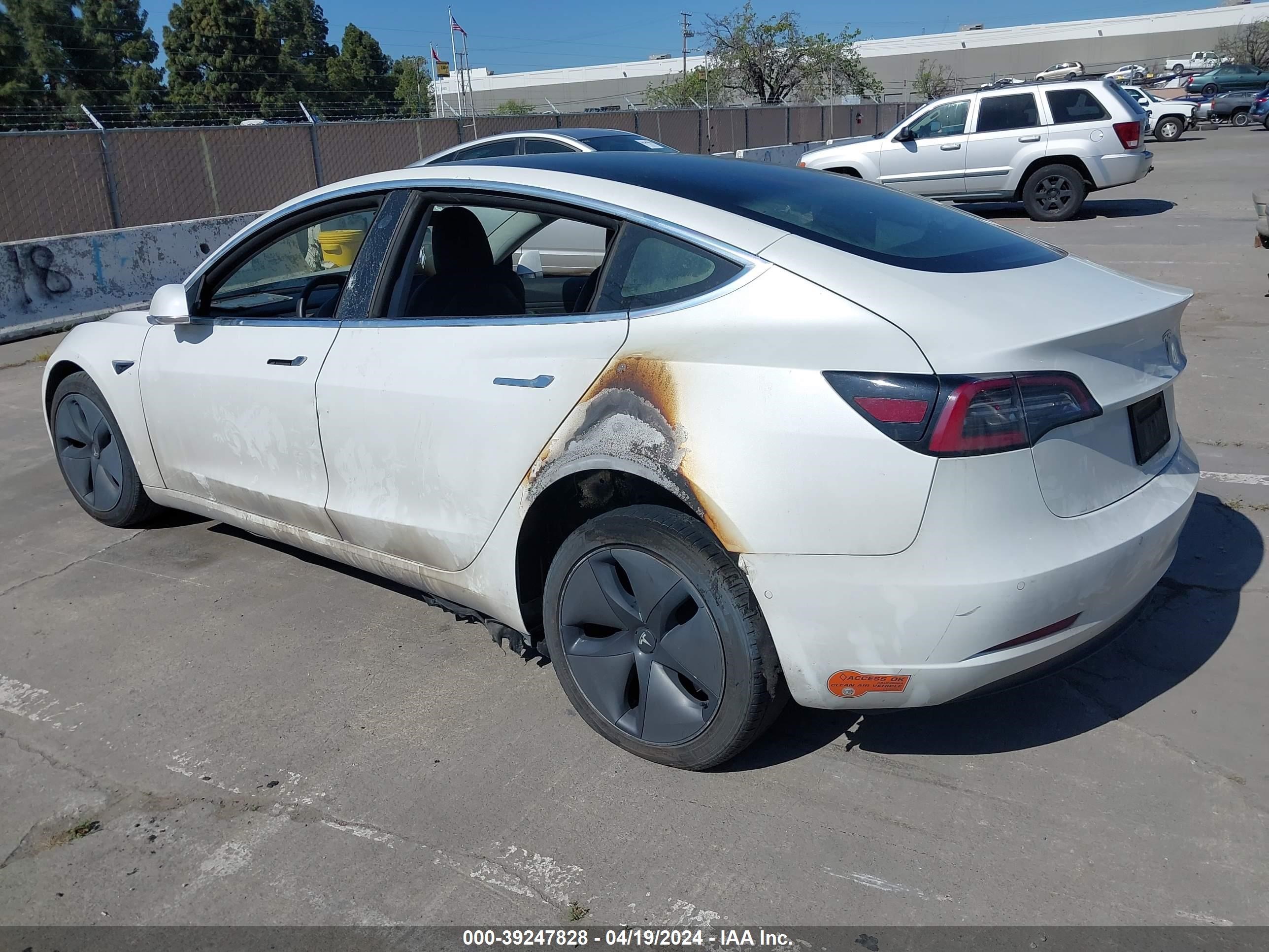 Photo 2 VIN: 5YJ3E1EA2KF484246 - TESLA MODEL 3 