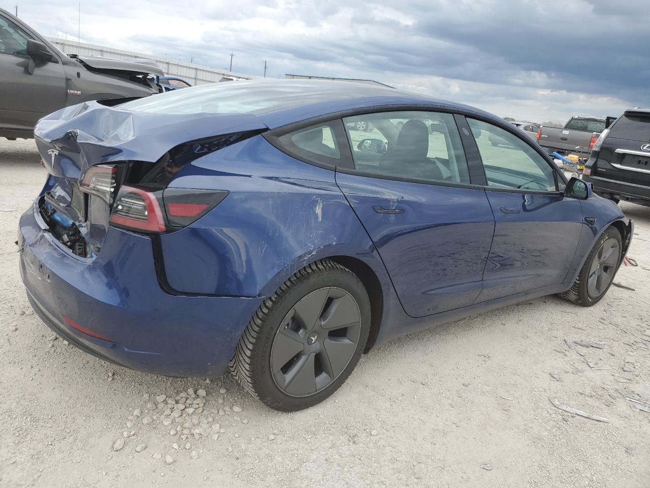 Photo 2 VIN: 5YJ3E1EA2MF088949 - TESLA MODEL 3 