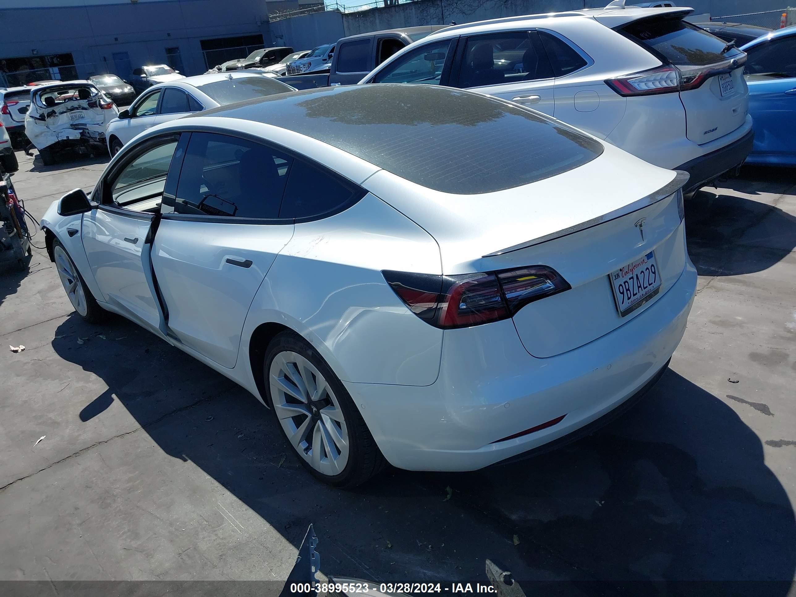 Photo 2 VIN: 5YJ3E1EA2NF296668 - TESLA MODEL 3 