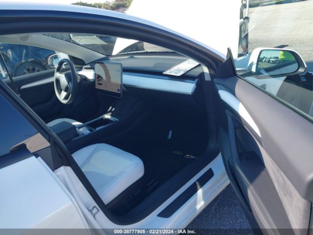 Photo 4 VIN: 5YJ3E1EA2NF330320 - TESLA MODEL 3 