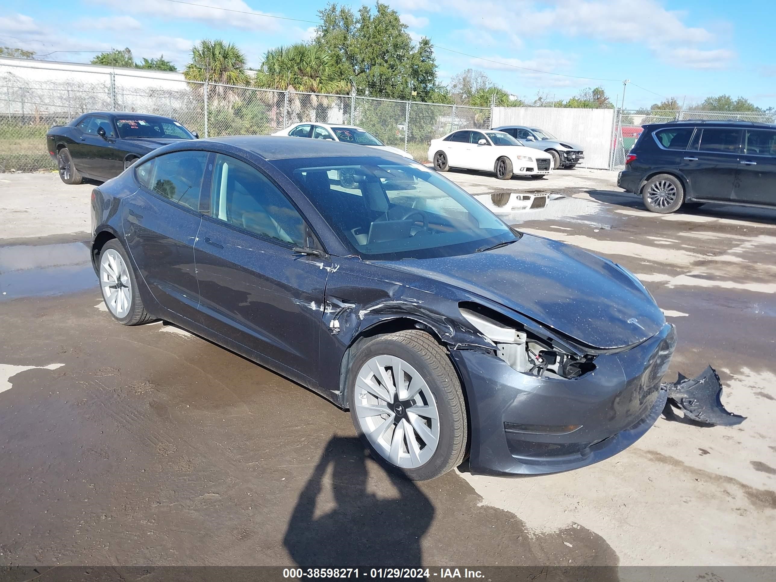 Photo 0 VIN: 5YJ3E1EA2PF435975 - TESLA MODEL 3 