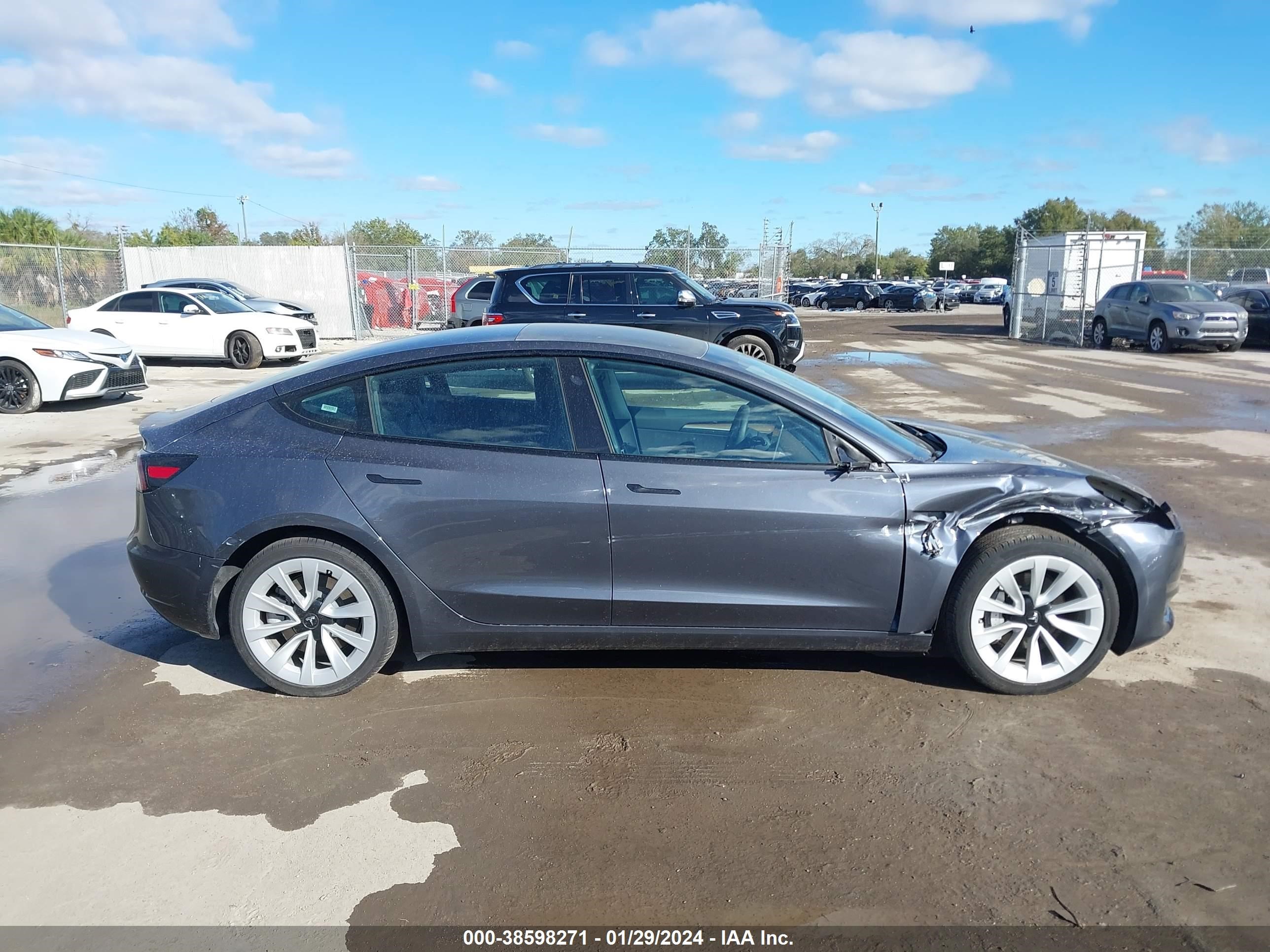 Photo 12 VIN: 5YJ3E1EA2PF435975 - TESLA MODEL 3 