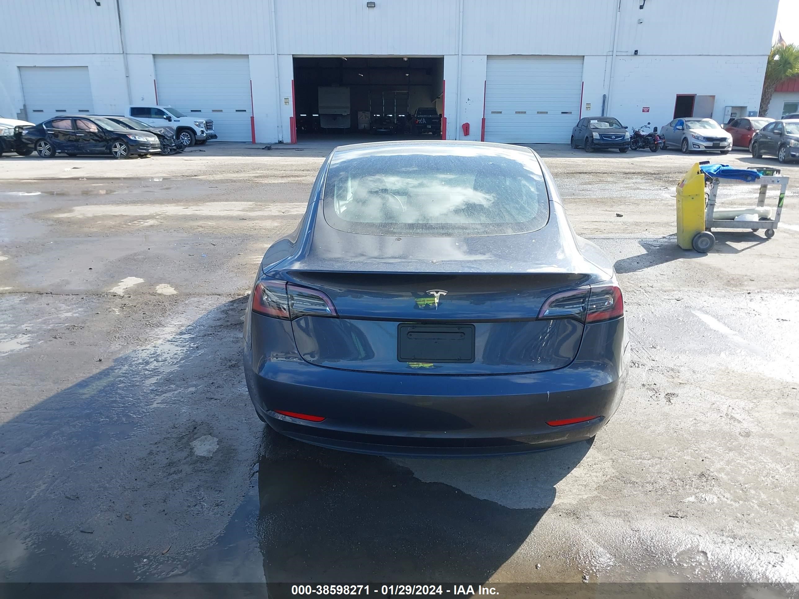 Photo 15 VIN: 5YJ3E1EA2PF435975 - TESLA MODEL 3 