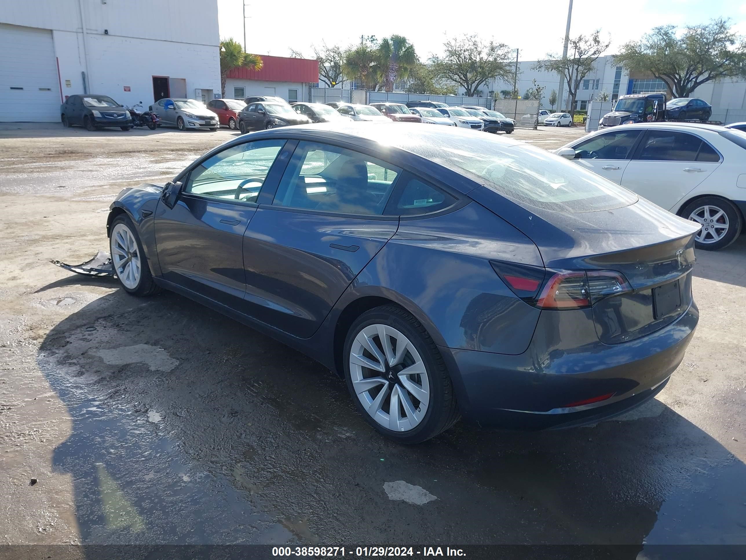 Photo 2 VIN: 5YJ3E1EA2PF435975 - TESLA MODEL 3 