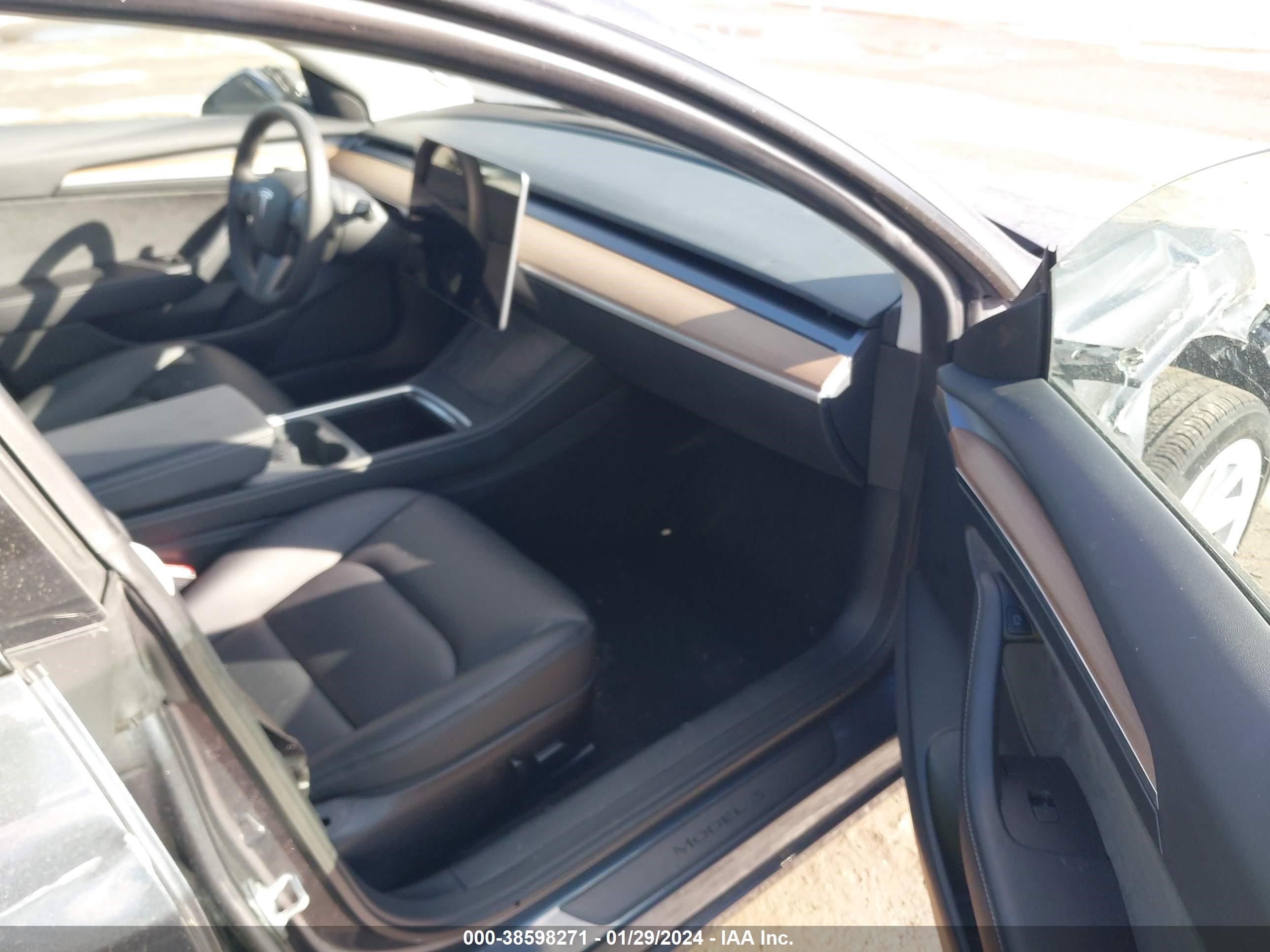 Photo 4 VIN: 5YJ3E1EA2PF435975 - TESLA MODEL 3 