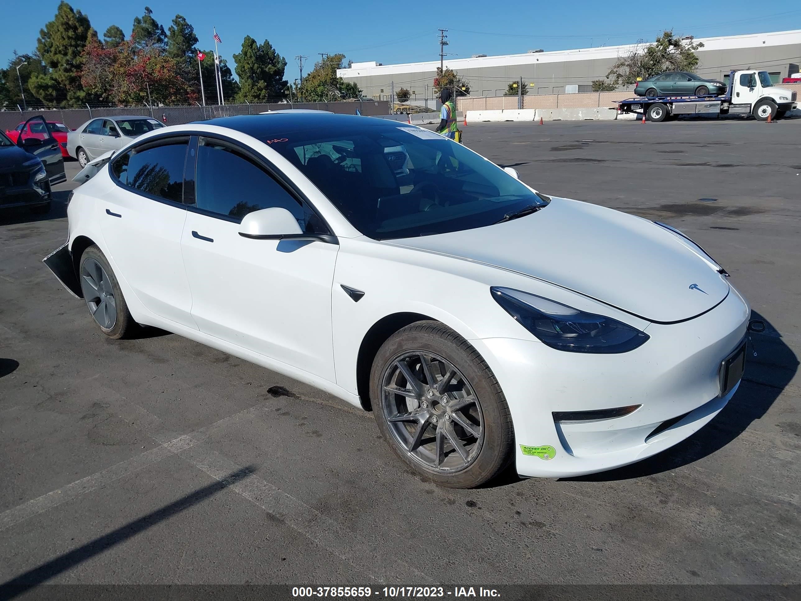 Photo 0 VIN: 5YJ3E1EA2PF458866 - TESLA MODEL 3 