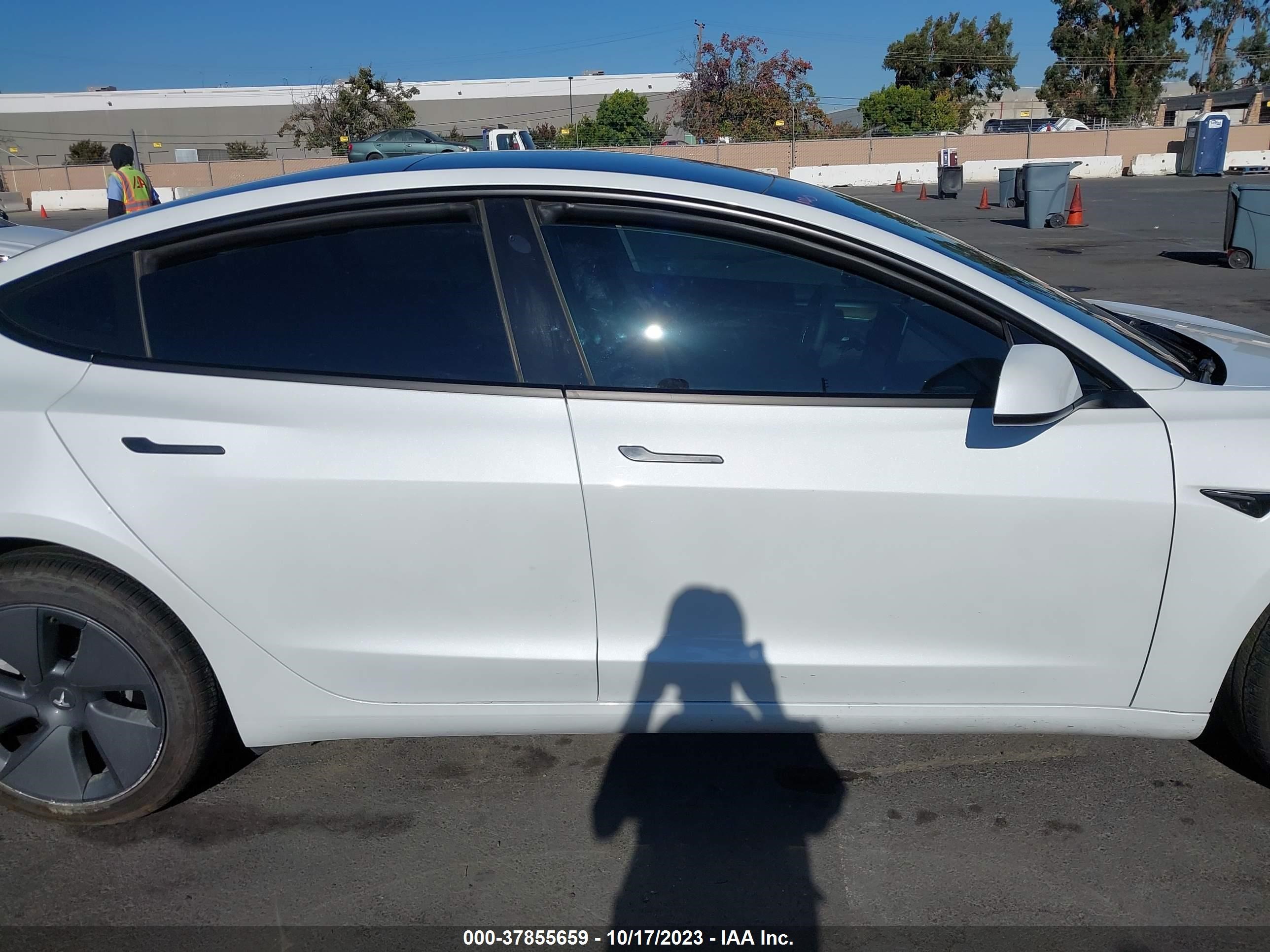 Photo 12 VIN: 5YJ3E1EA2PF458866 - TESLA MODEL 3 