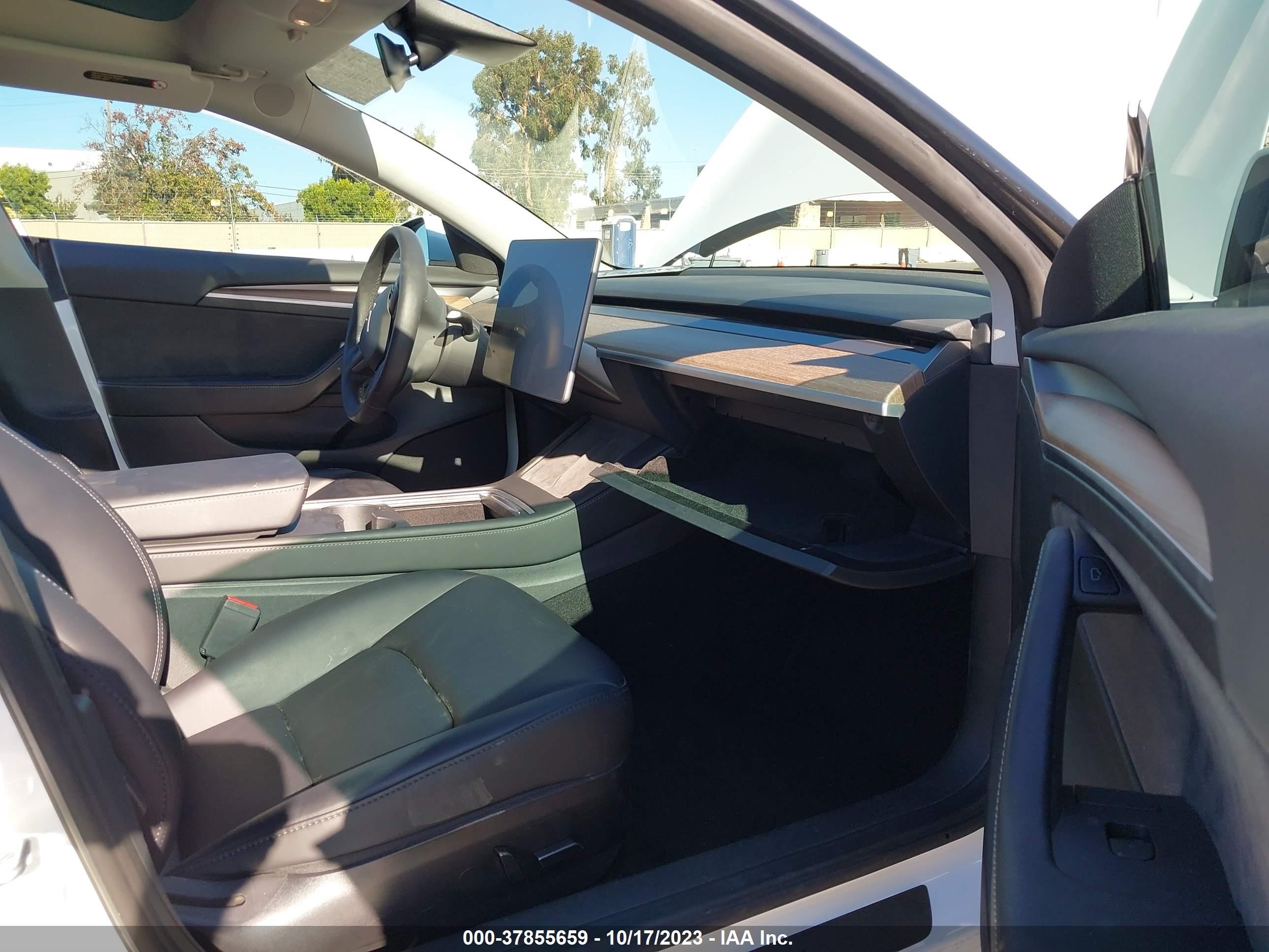 Photo 4 VIN: 5YJ3E1EA2PF458866 - TESLA MODEL 3 