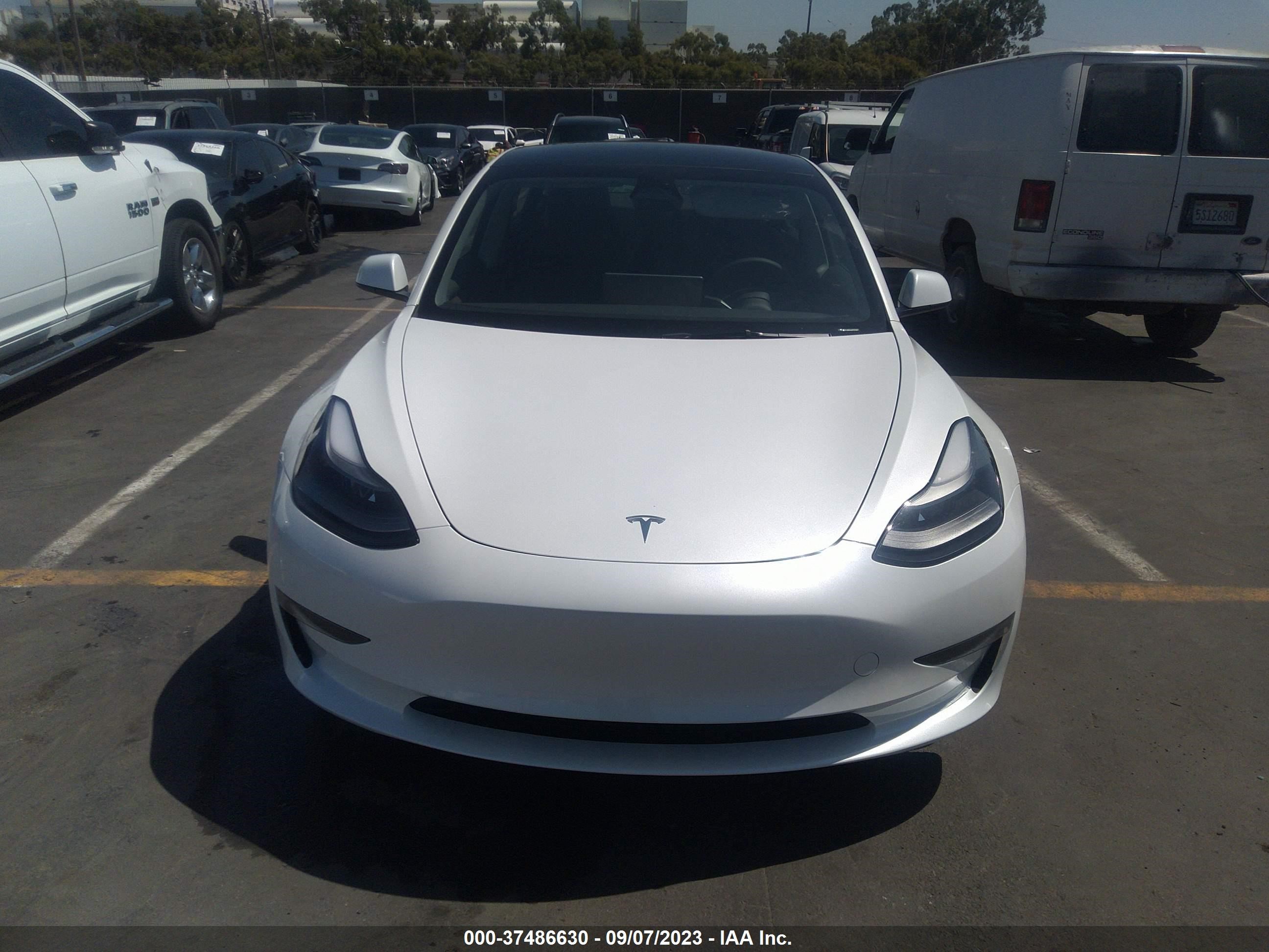 Photo 10 VIN: 5YJ3E1EA2PF571877 - TESLA MODEL 3 