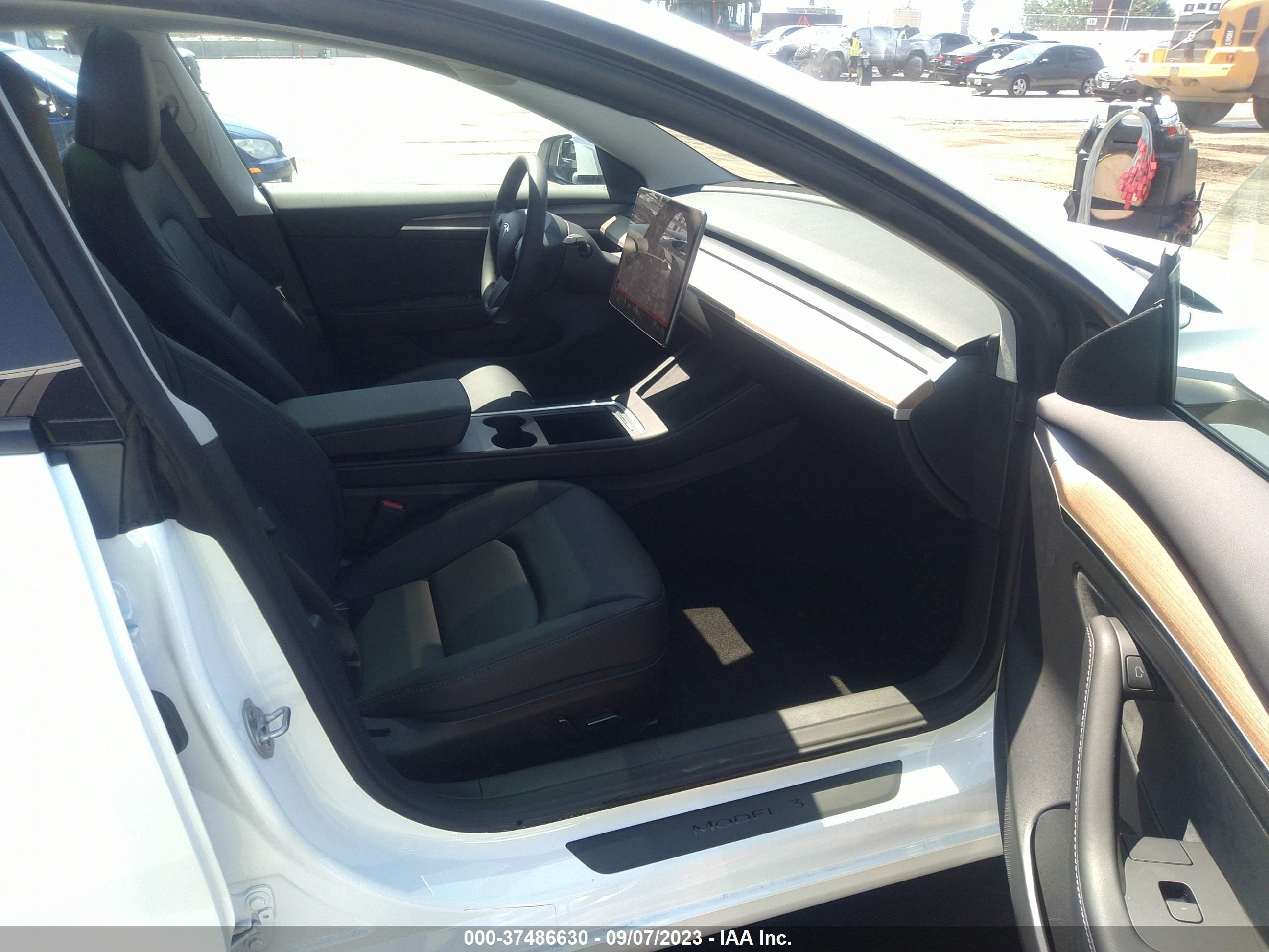 Photo 4 VIN: 5YJ3E1EA2PF571877 - TESLA MODEL 3 