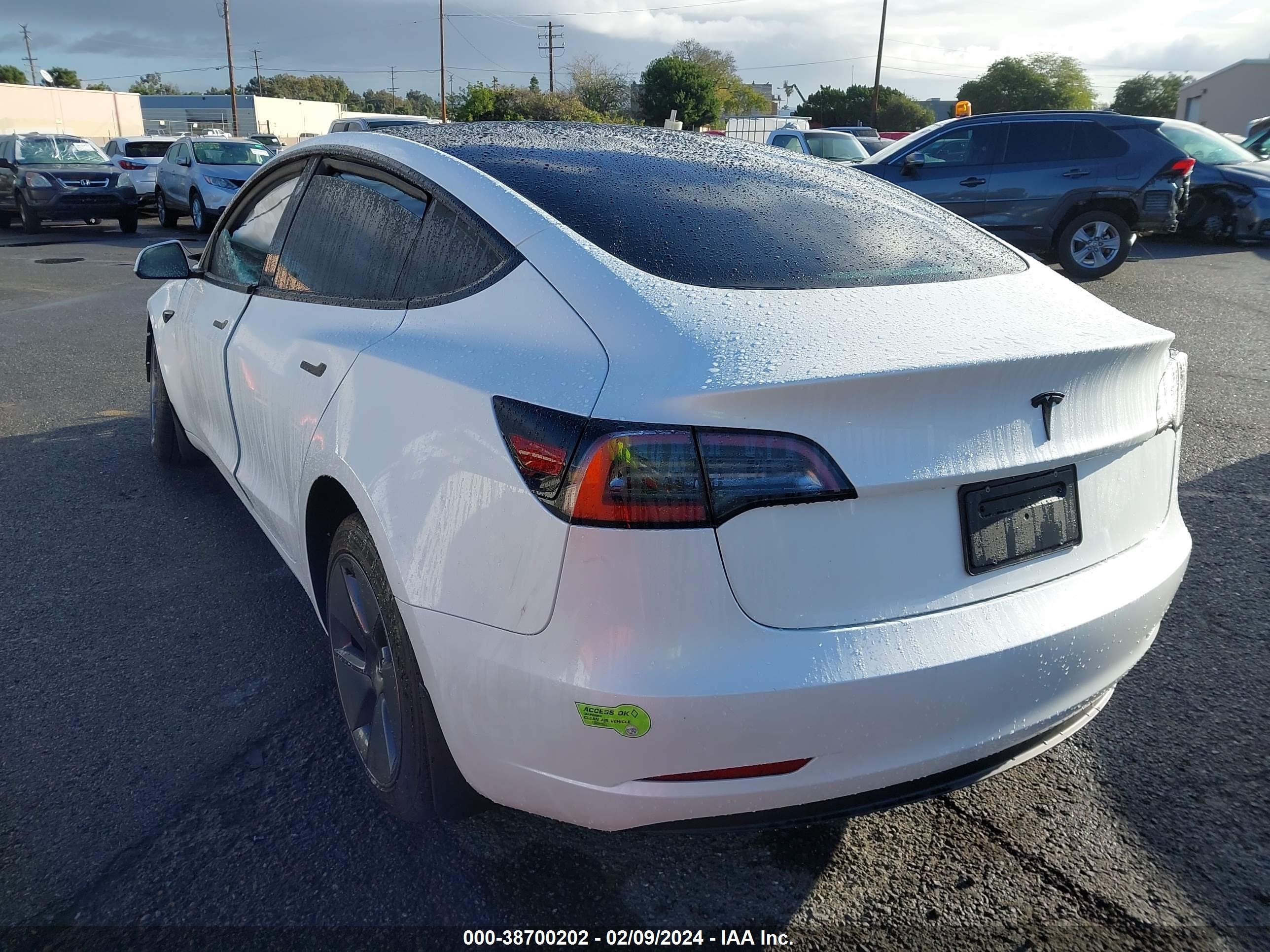 Photo 2 VIN: 5YJ3E1EA2PF579574 - TESLA MODEL 3 